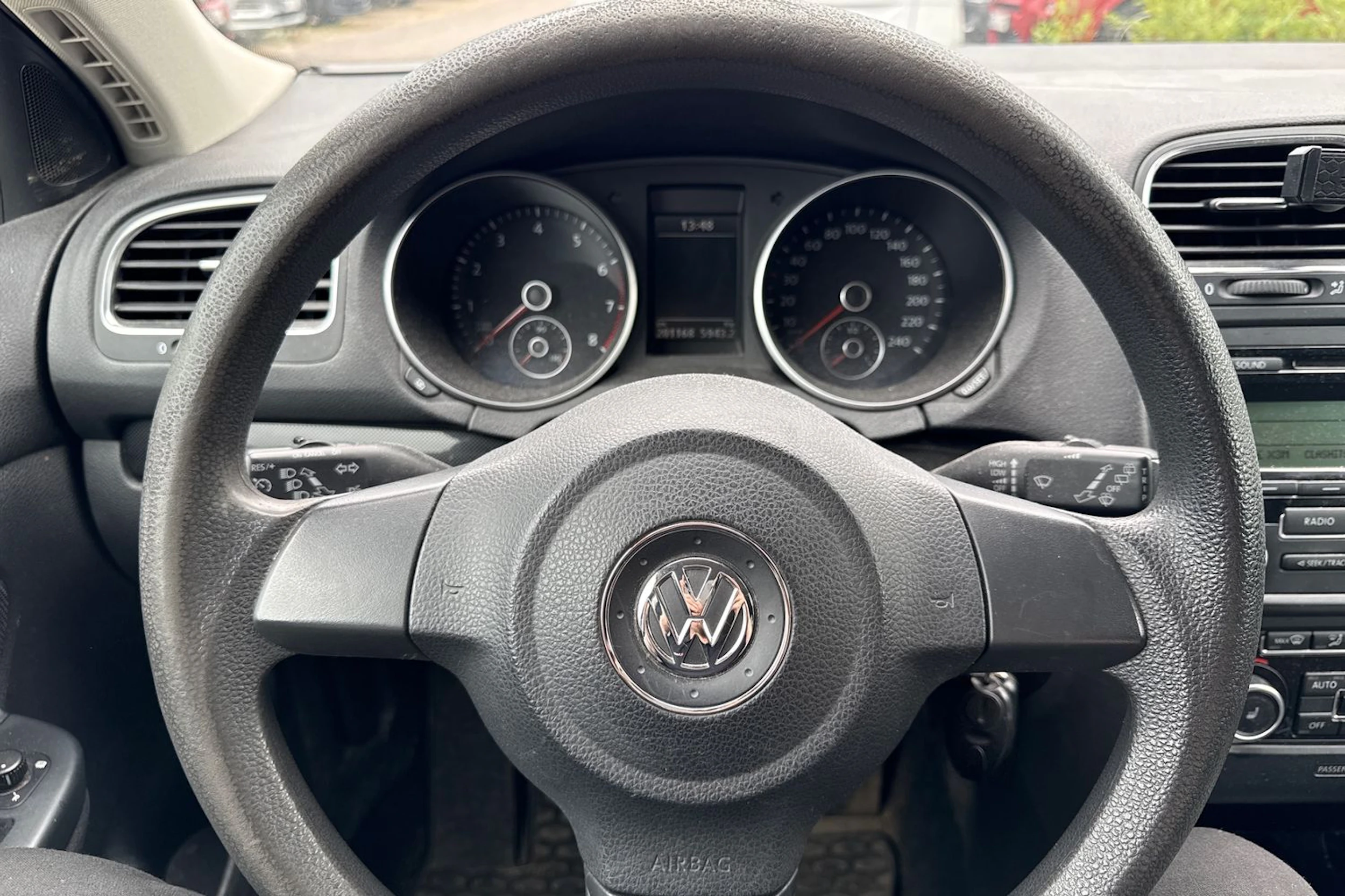 Musta Volkswagen GOLF 2011 kuva 11.