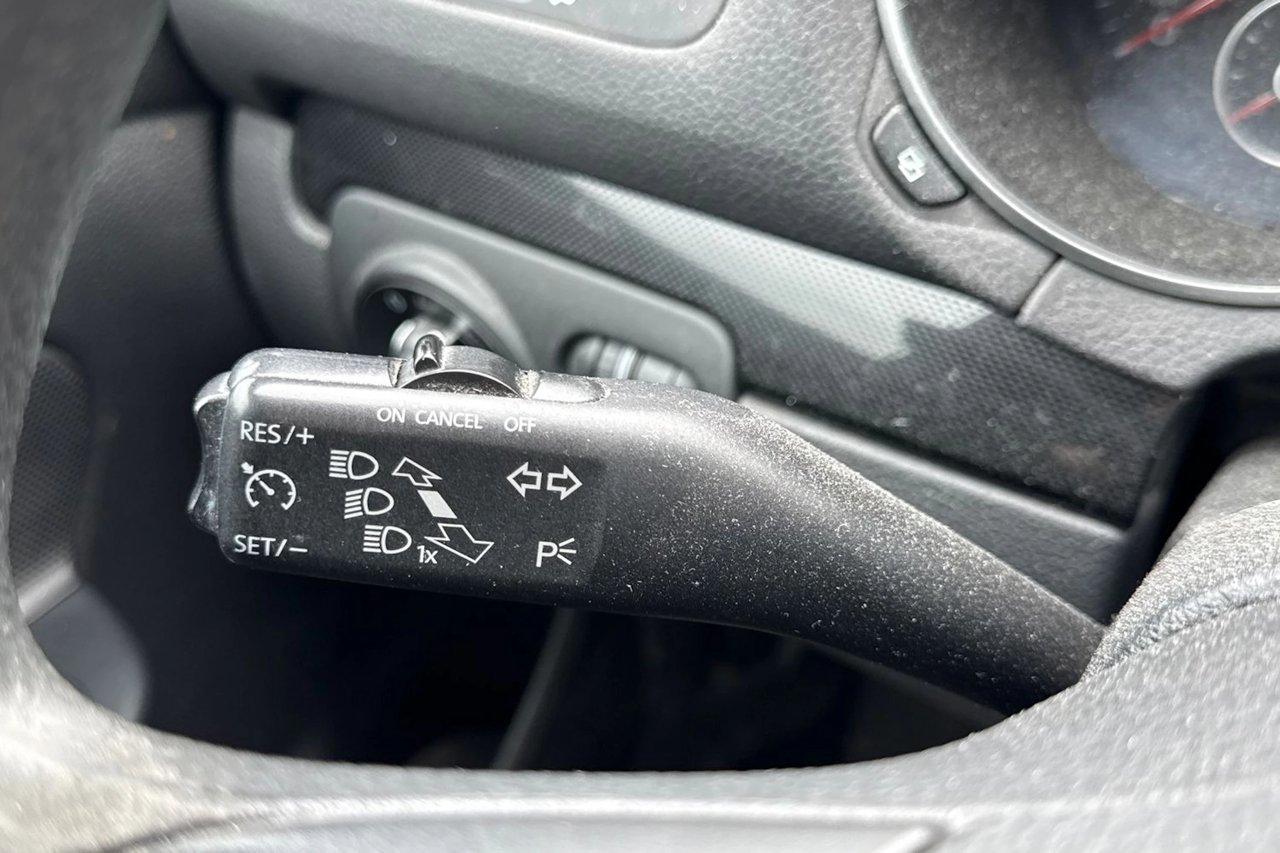 Musta Volkswagen GOLF 2011 kuva 12.
