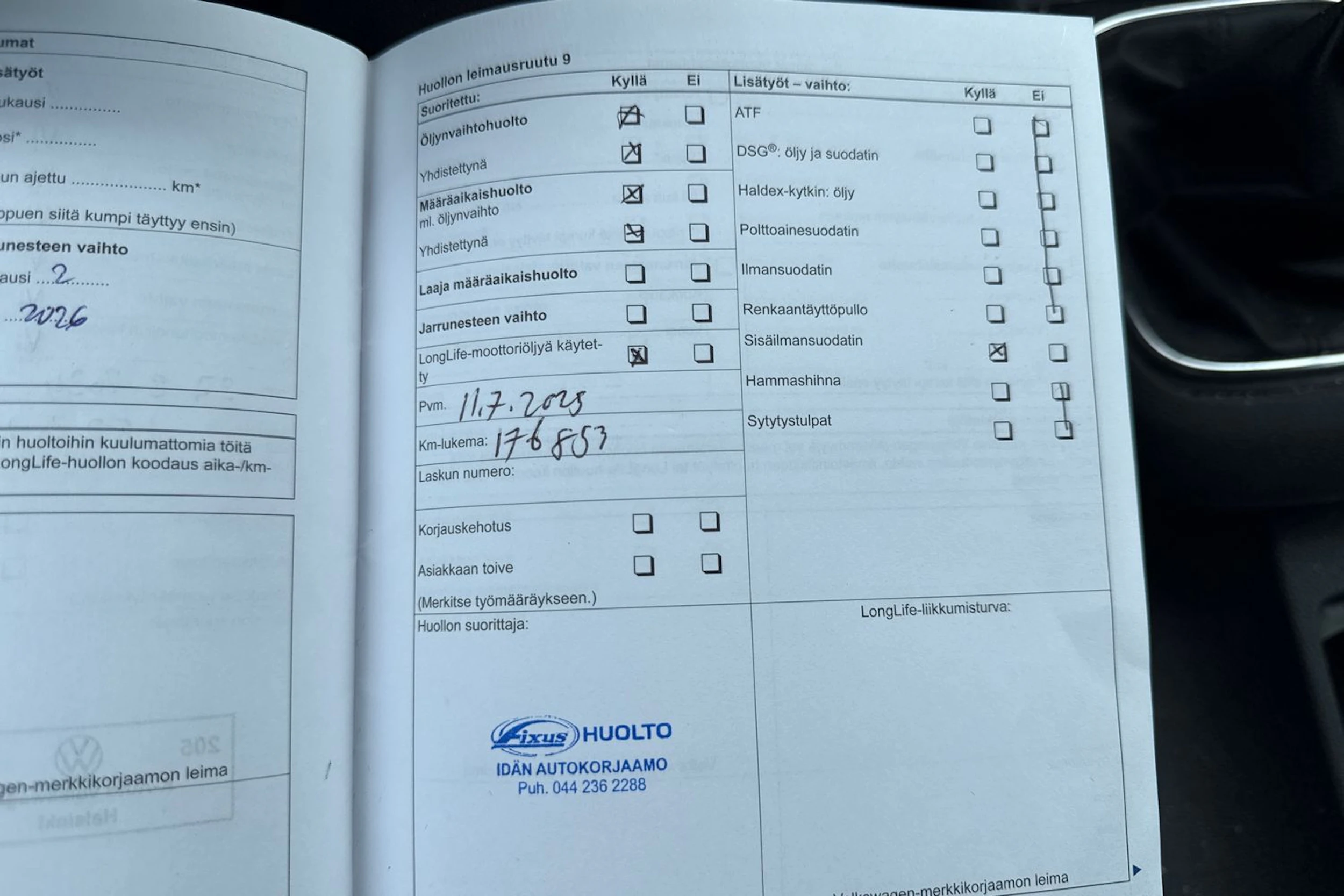 Musta Volkswagen GOLF 2011 kuva 23.