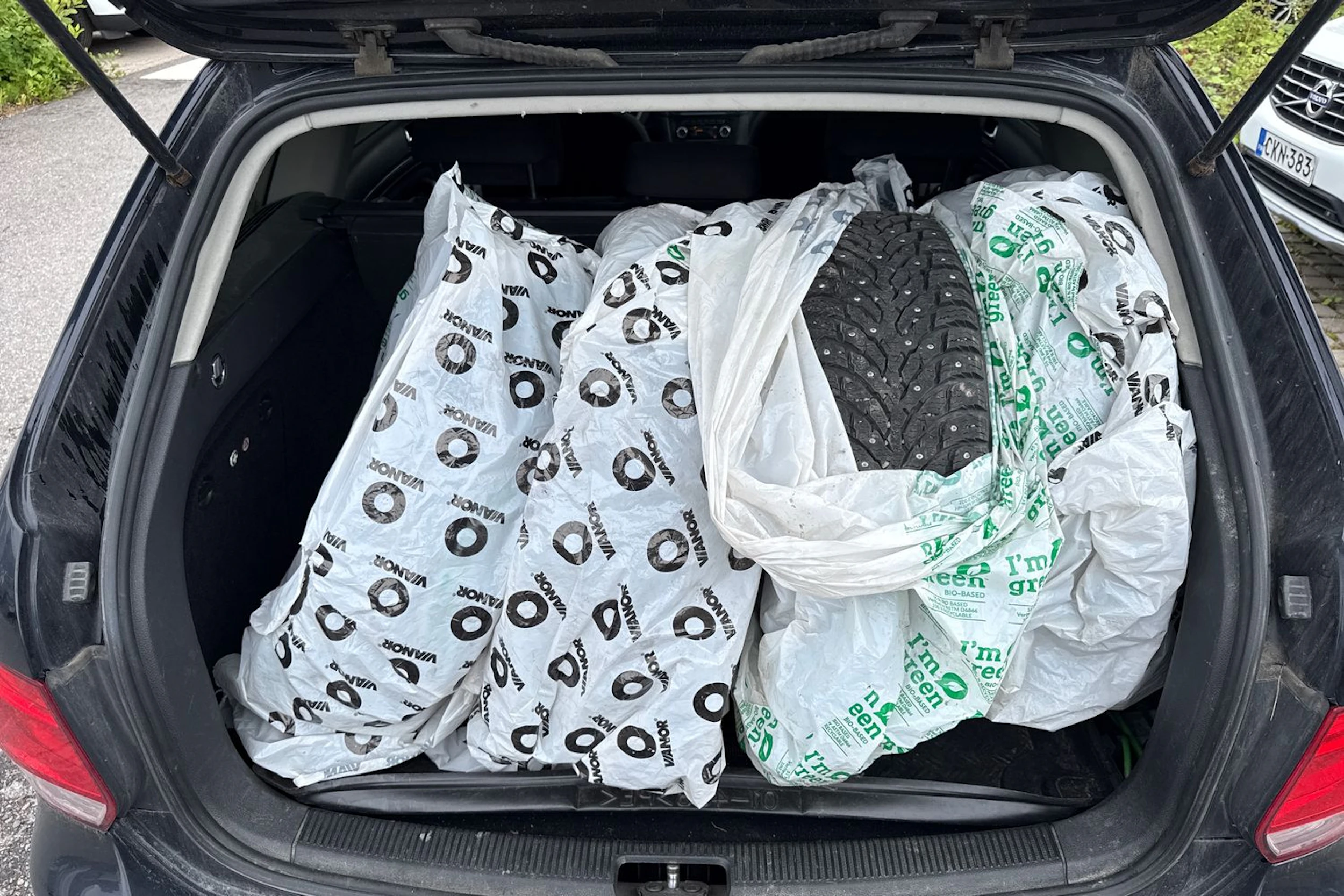Musta Volkswagen GOLF 2011 kuva 26.