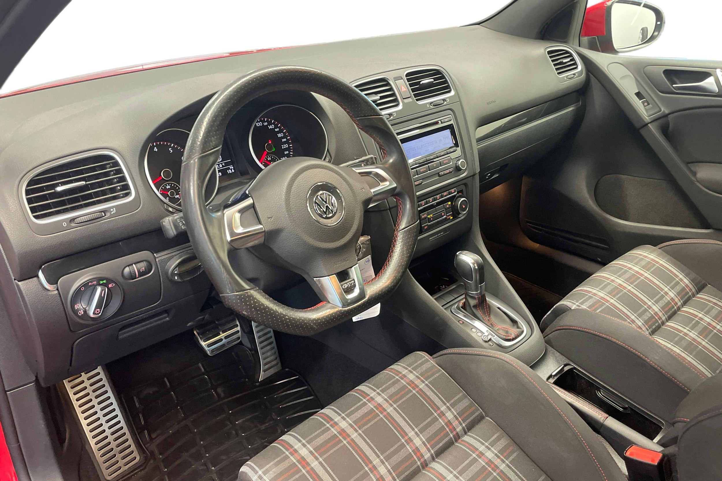 punainen Volkswagen Golf 2011 kuva 6.