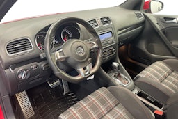 punainen Volkswagen Golf 2011 kuva 6.