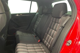 punainen Volkswagen Golf 2011 kuva 8.