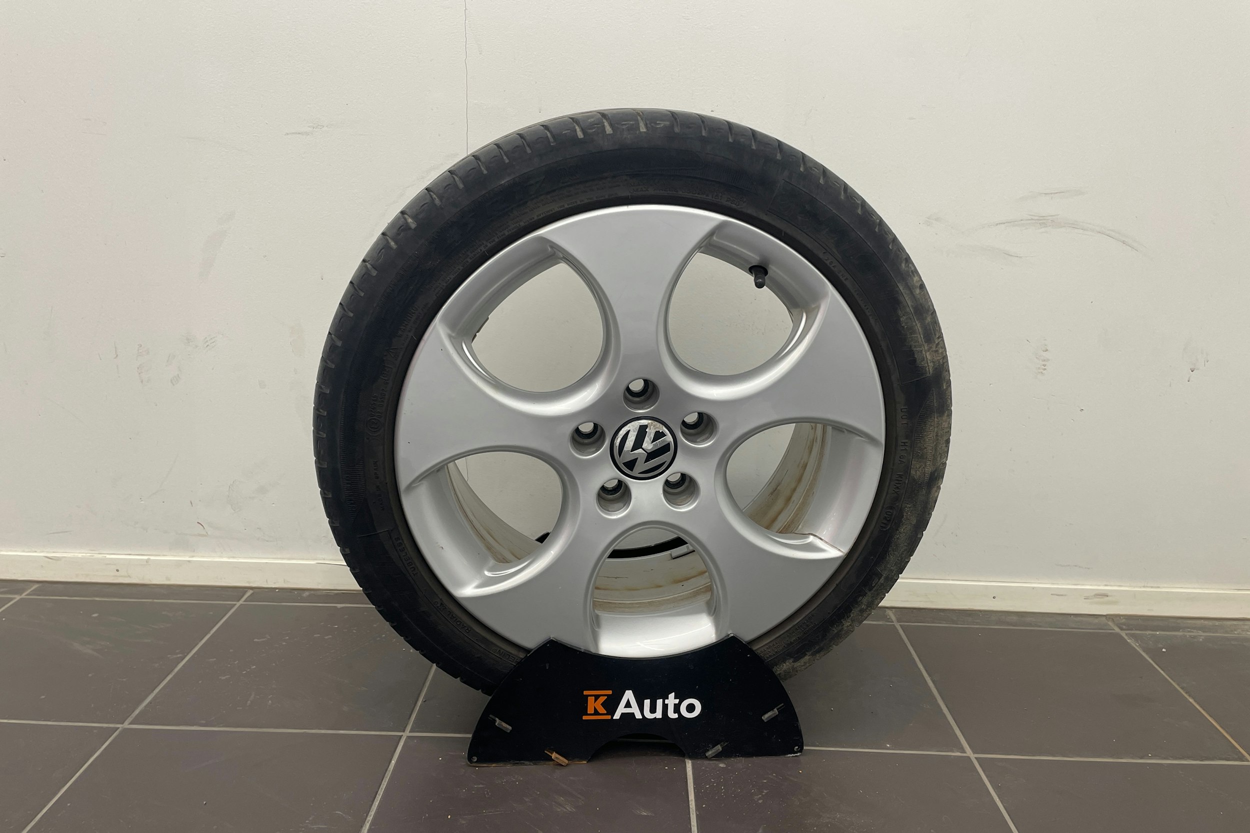 punainen Volkswagen Golf 2011 kuva 10.