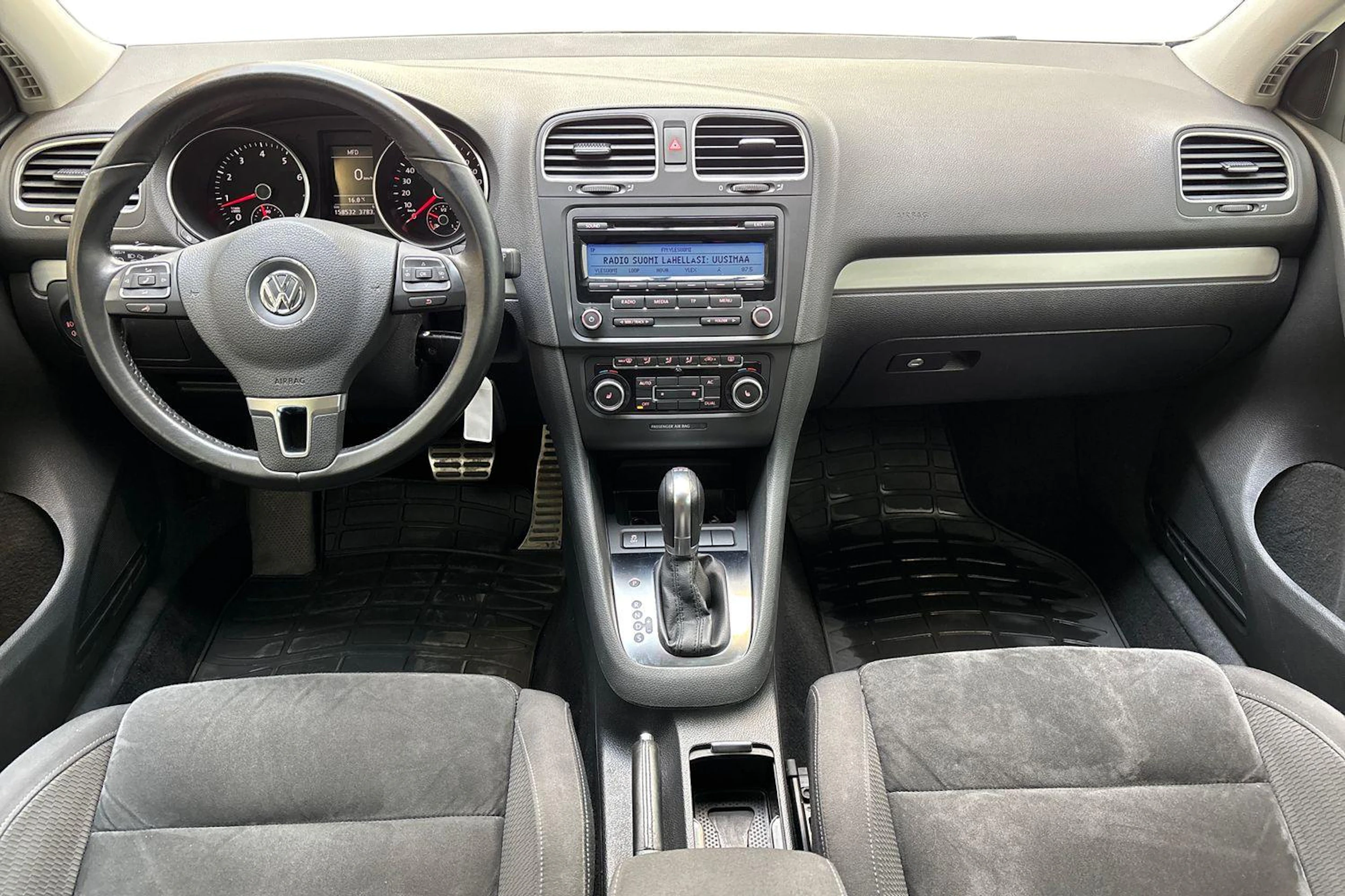 Valkoinen Volkswagen GOLF 2011 kuva 9.