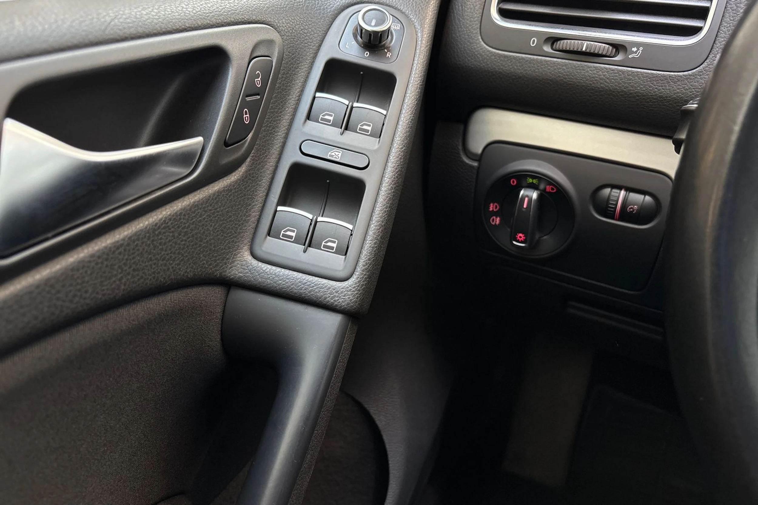 Valkoinen Volkswagen GOLF 2011 kuva 18.