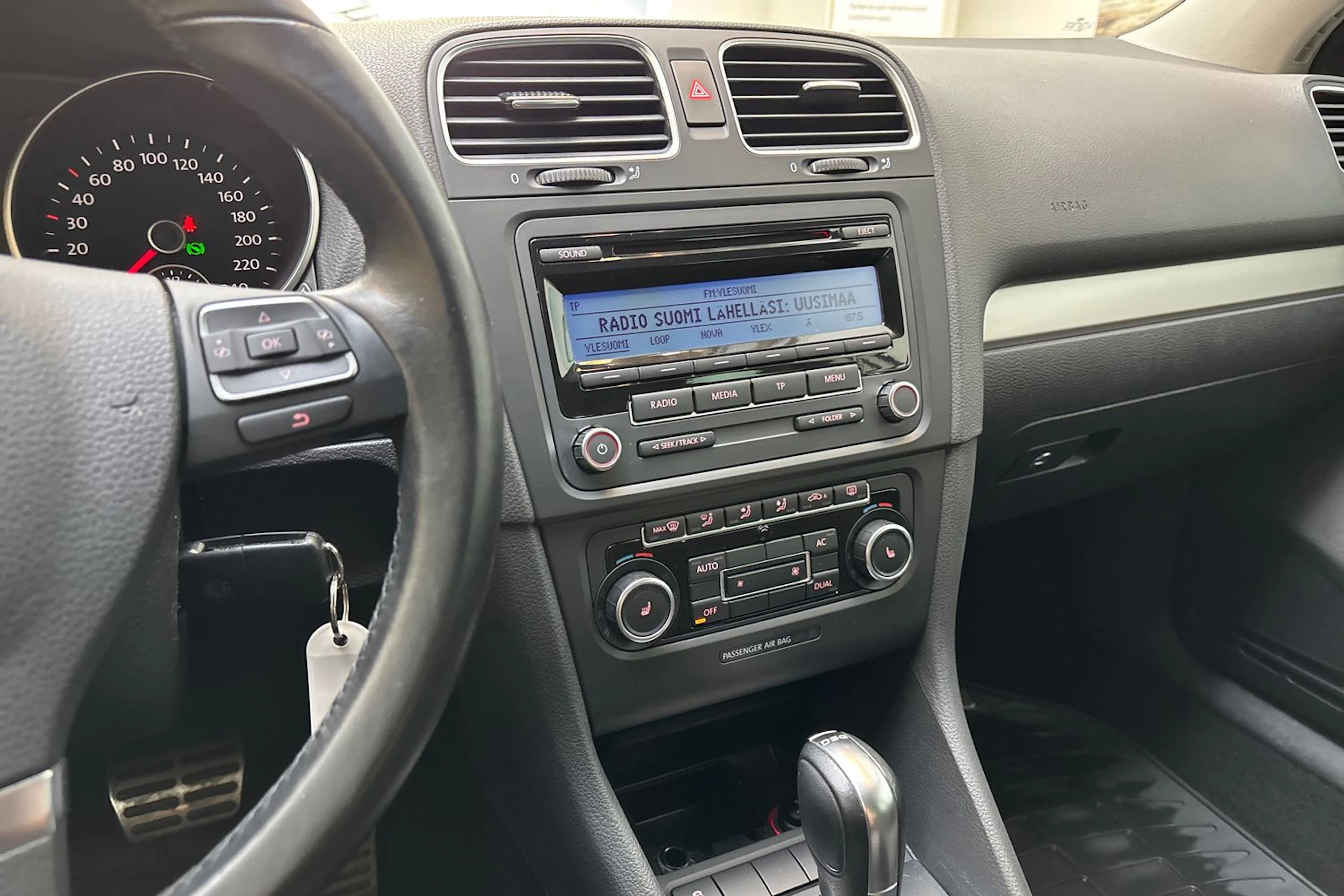 Valkoinen Volkswagen GOLF 2011 kuva 21.