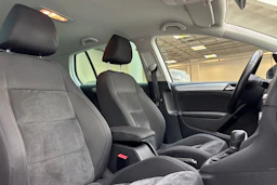 Valkoinen Volkswagen GOLF 2011 kuva 24.