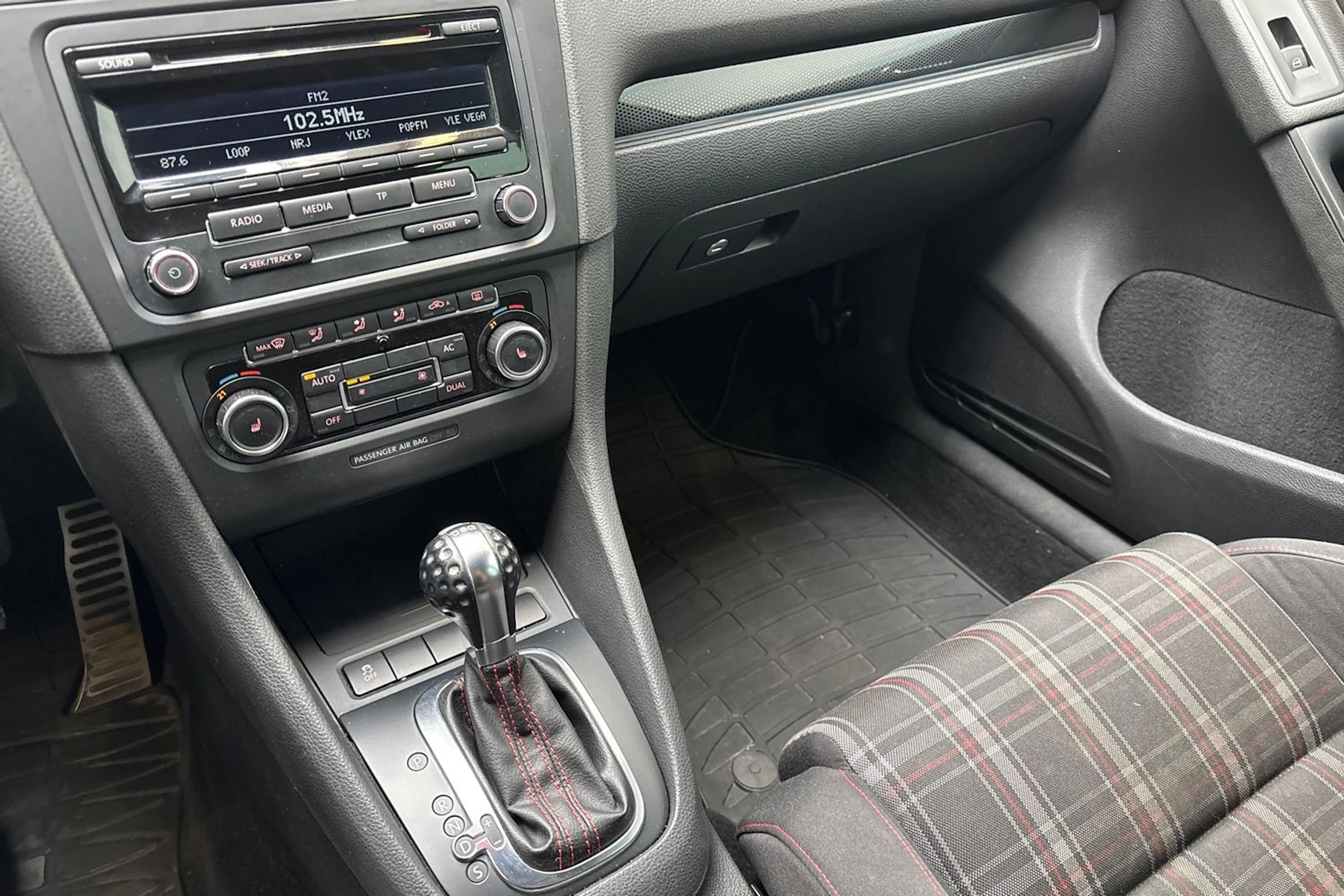 Sininen Volkswagen GOLF 2011 kuva 26.