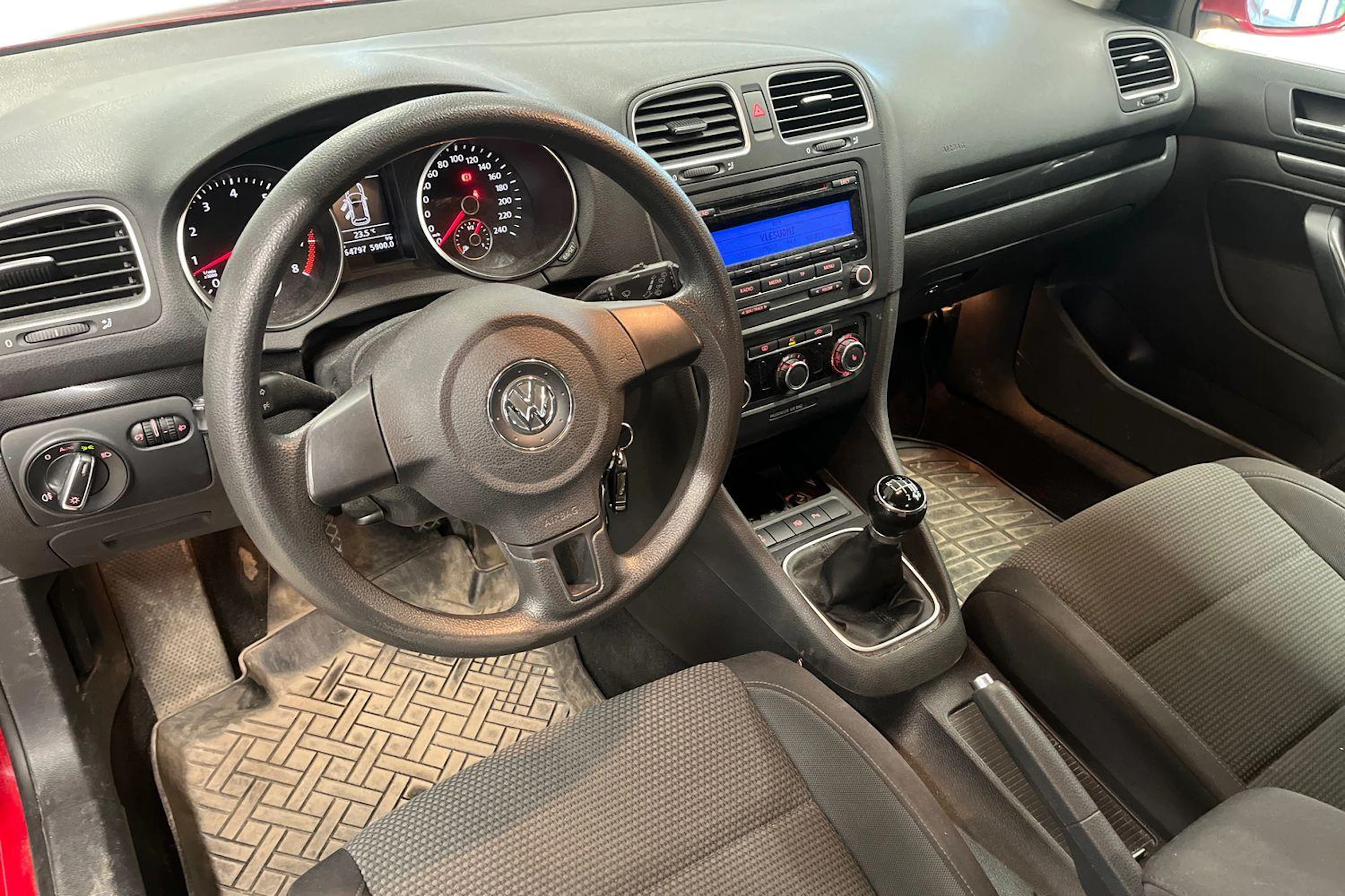 Punainen Volkswagen GOLF 2011 kuva 6.