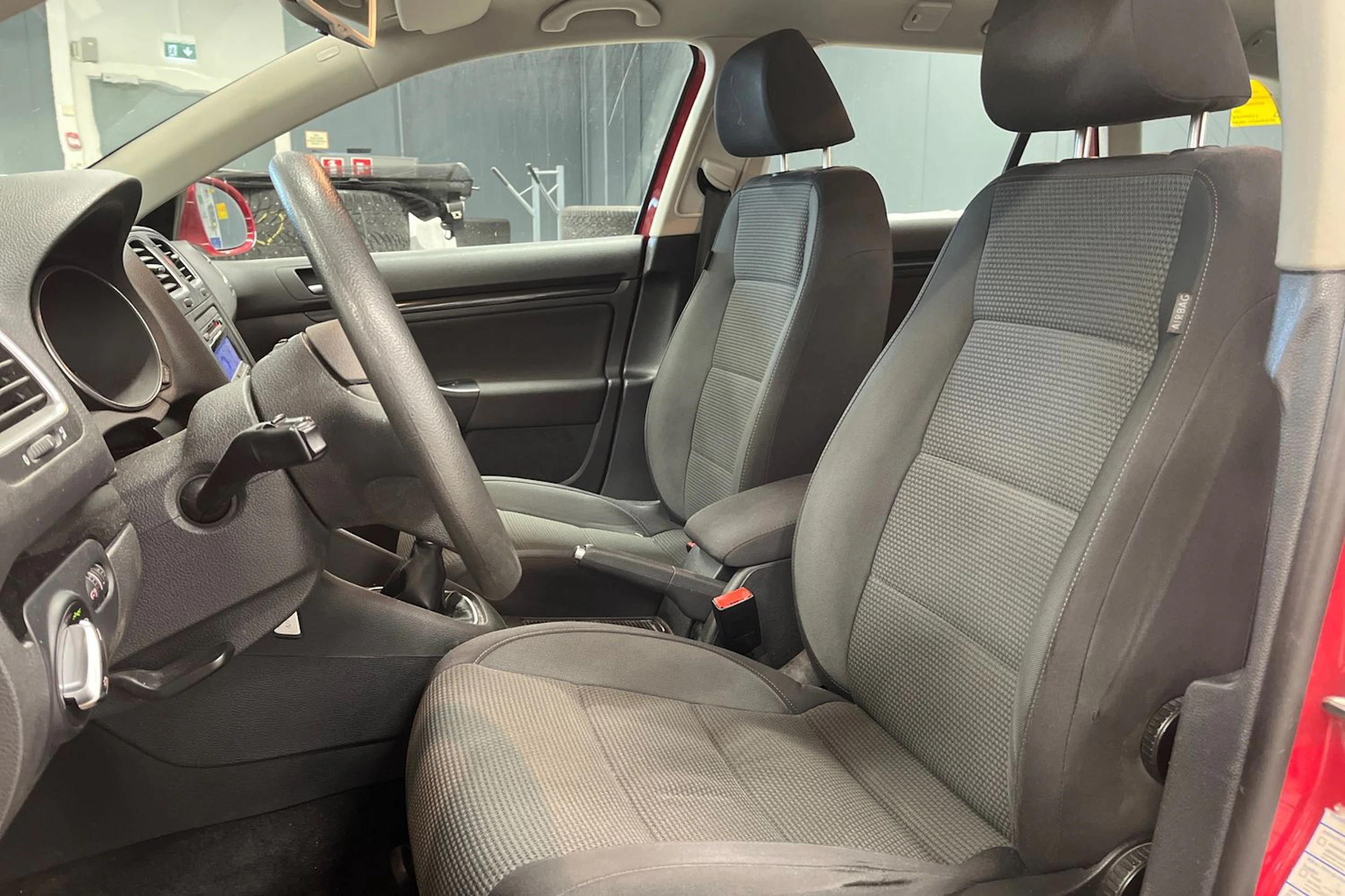 Punainen Volkswagen GOLF 2011 kuva 12.