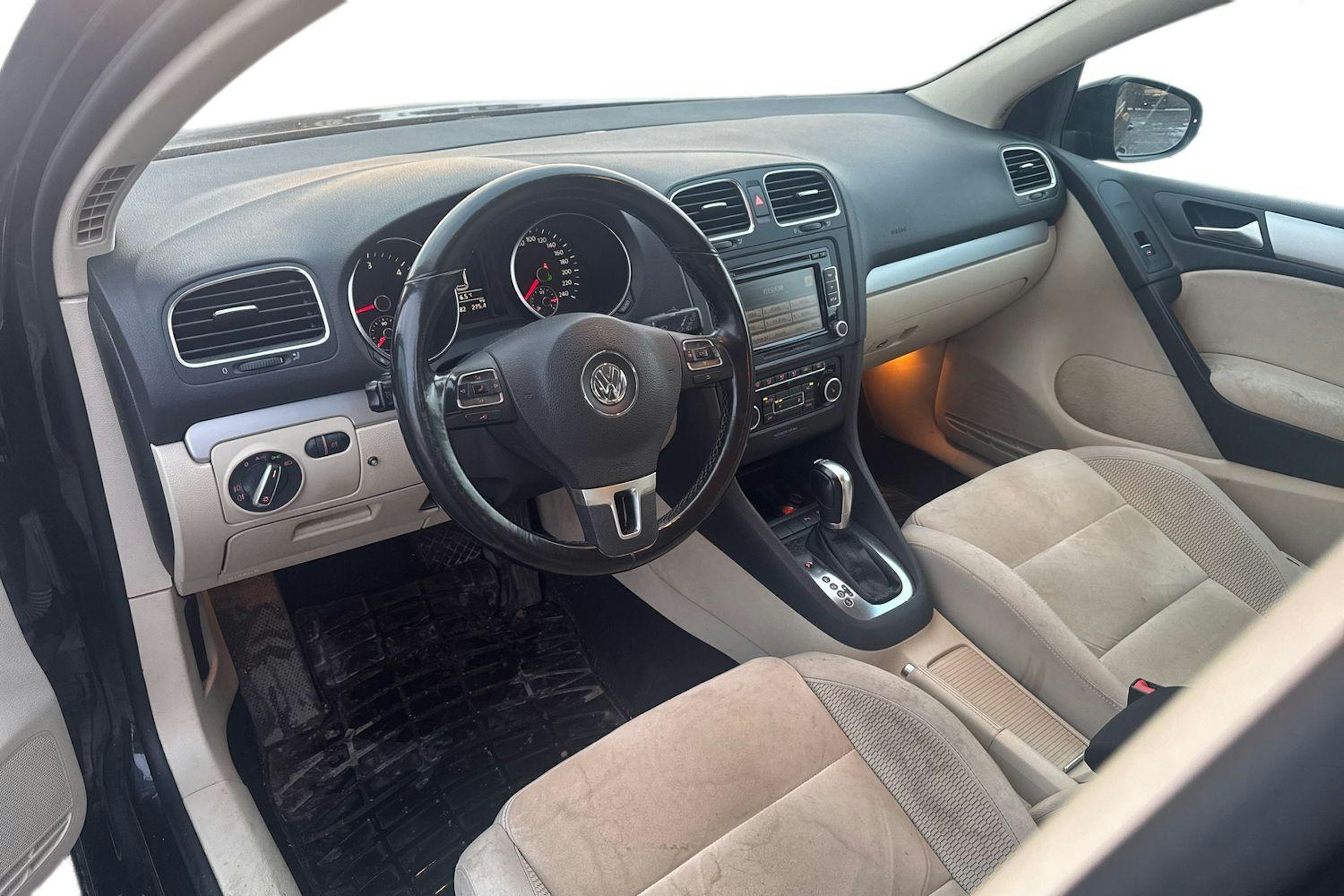 musta Volkswagen Golf 2011 kuva 3.