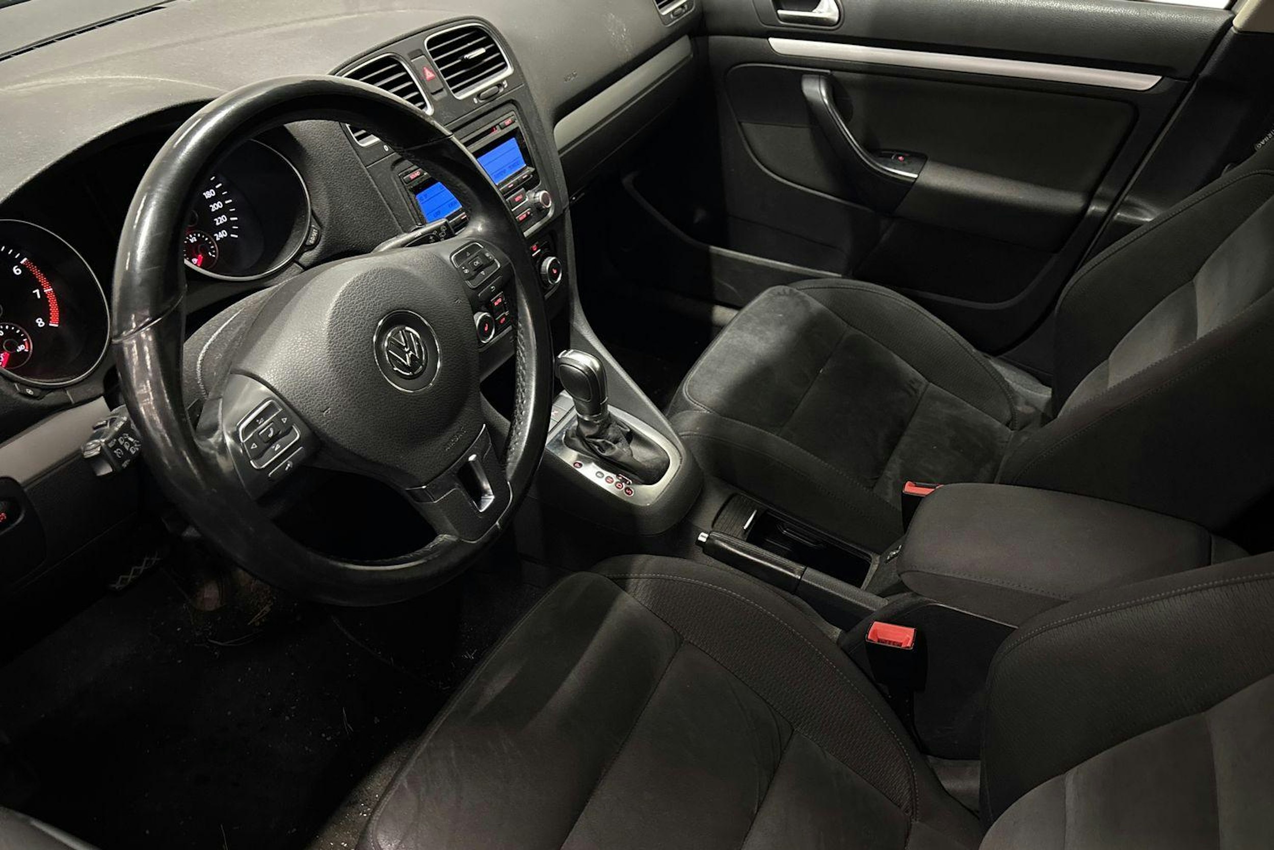 valkoinen Volkswagen Golf 2011 kuva 3.