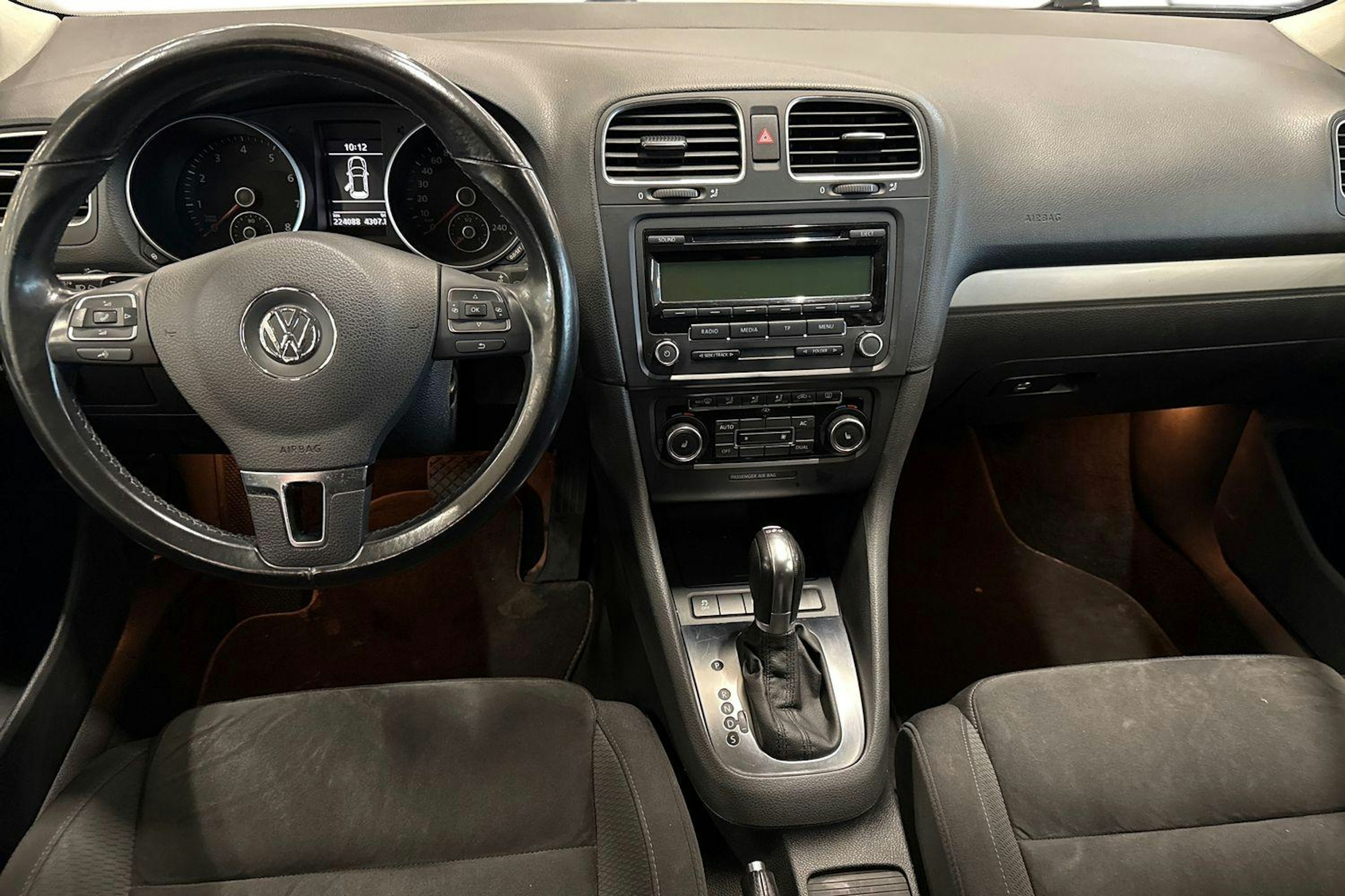 valkoinen Volkswagen Golf 2011 kuva 9.