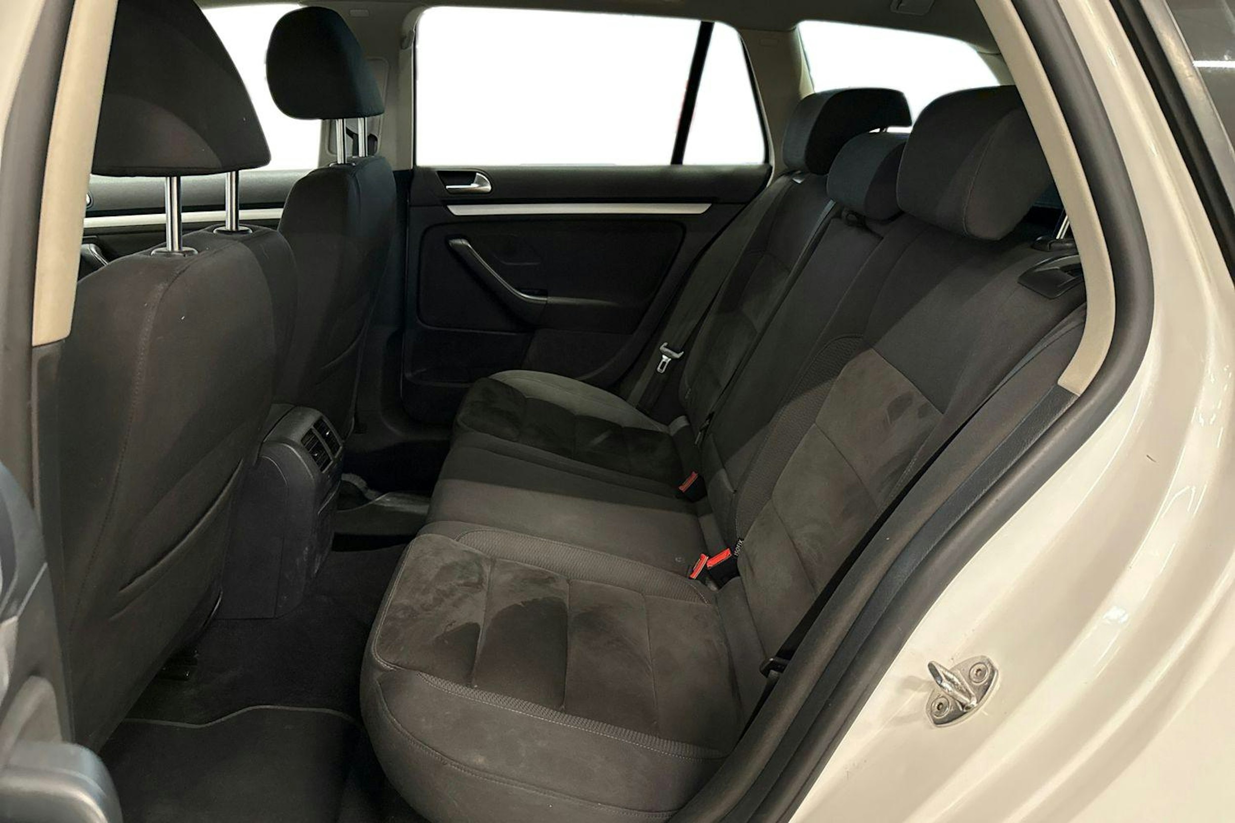 valkoinen Volkswagen Golf 2011 kuva 10.