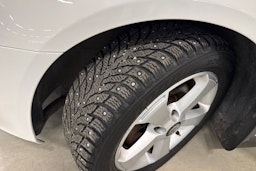 valkoinen Volkswagen Golf 2011 kuva 13.