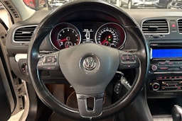 valkoinen Volkswagen Golf 2011 kuva 17.