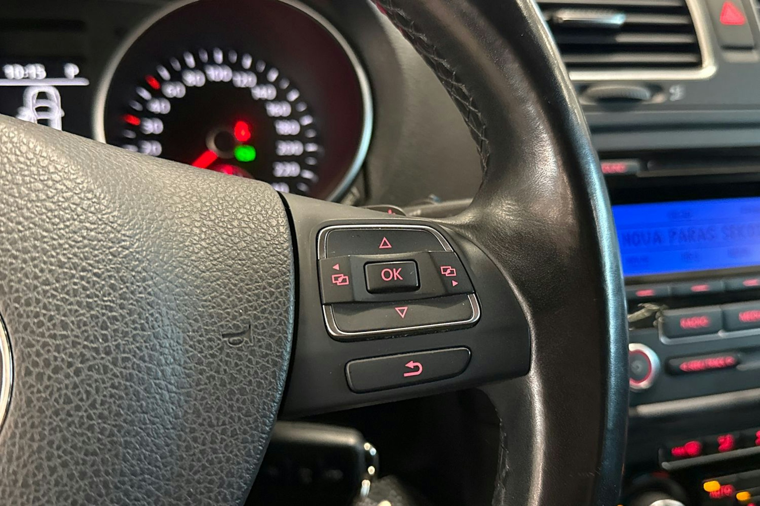 valkoinen Volkswagen Golf 2011 kuva 19.