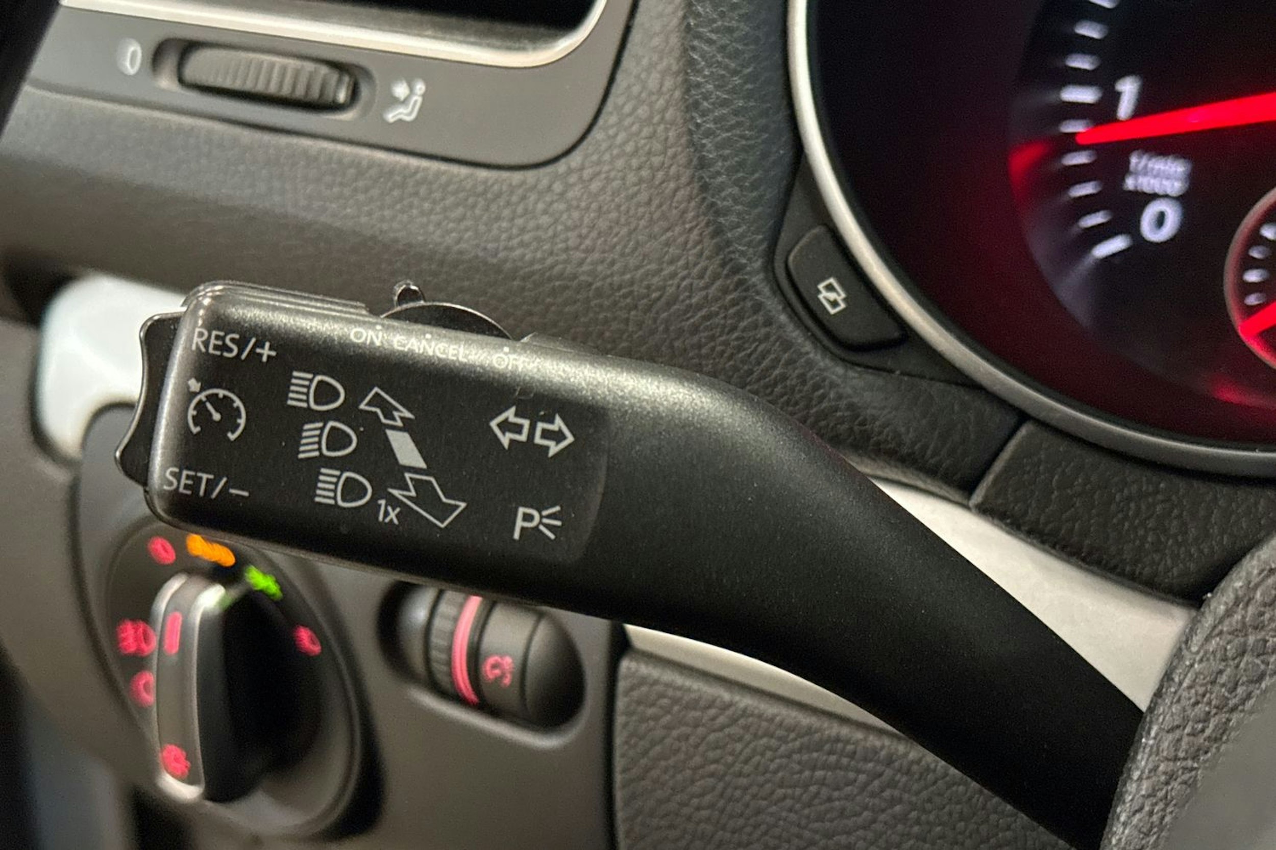 valkoinen Volkswagen Golf 2011 kuva 20.