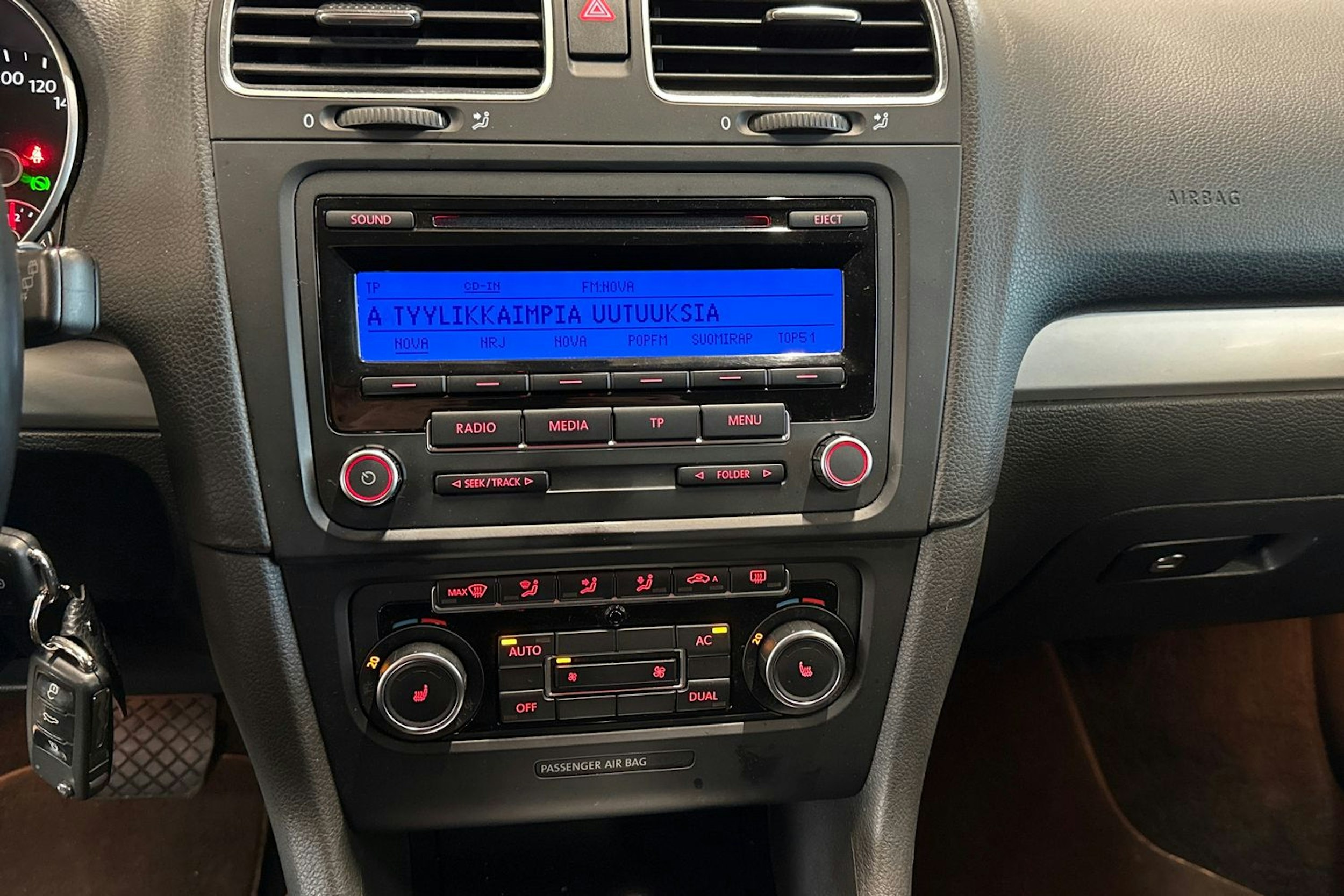 valkoinen Volkswagen Golf 2011 kuva 21.