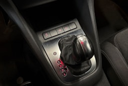 valkoinen Volkswagen Golf 2011 kuva 22.