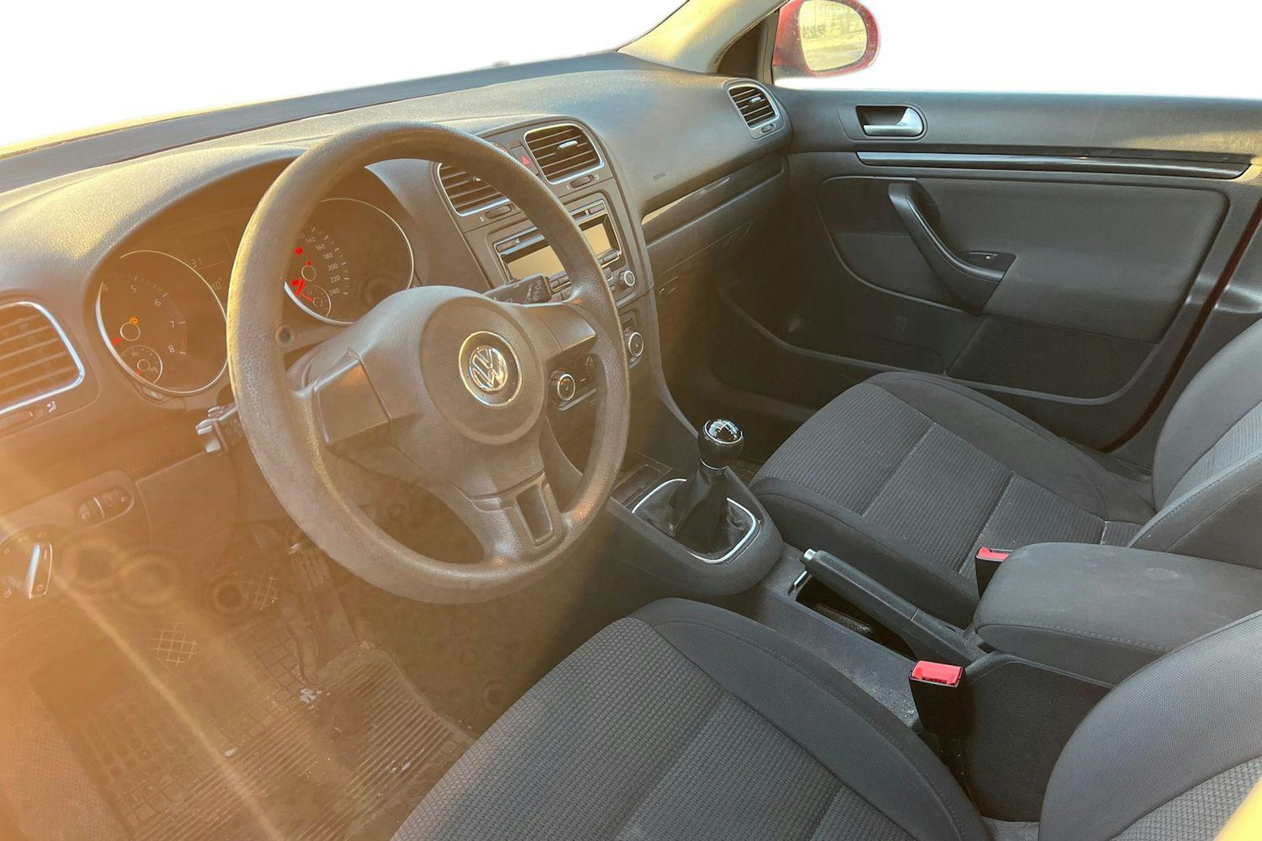 punainen Volkswagen Golf 2011 kuva 3.