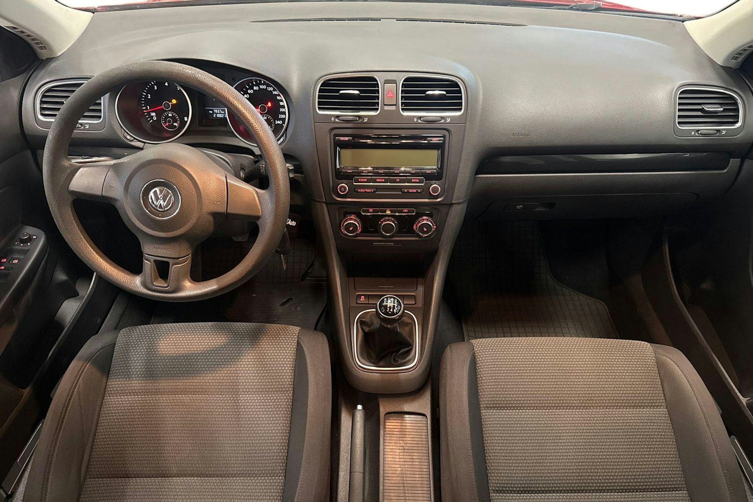 punainen Volkswagen Golf 2011 kuva 9.