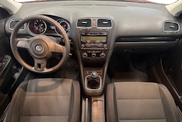 punainen Volkswagen Golf 2011 kuva 9.