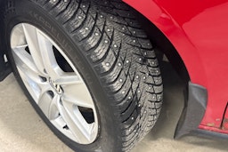 punainen Volkswagen Golf 2011 kuva 13.