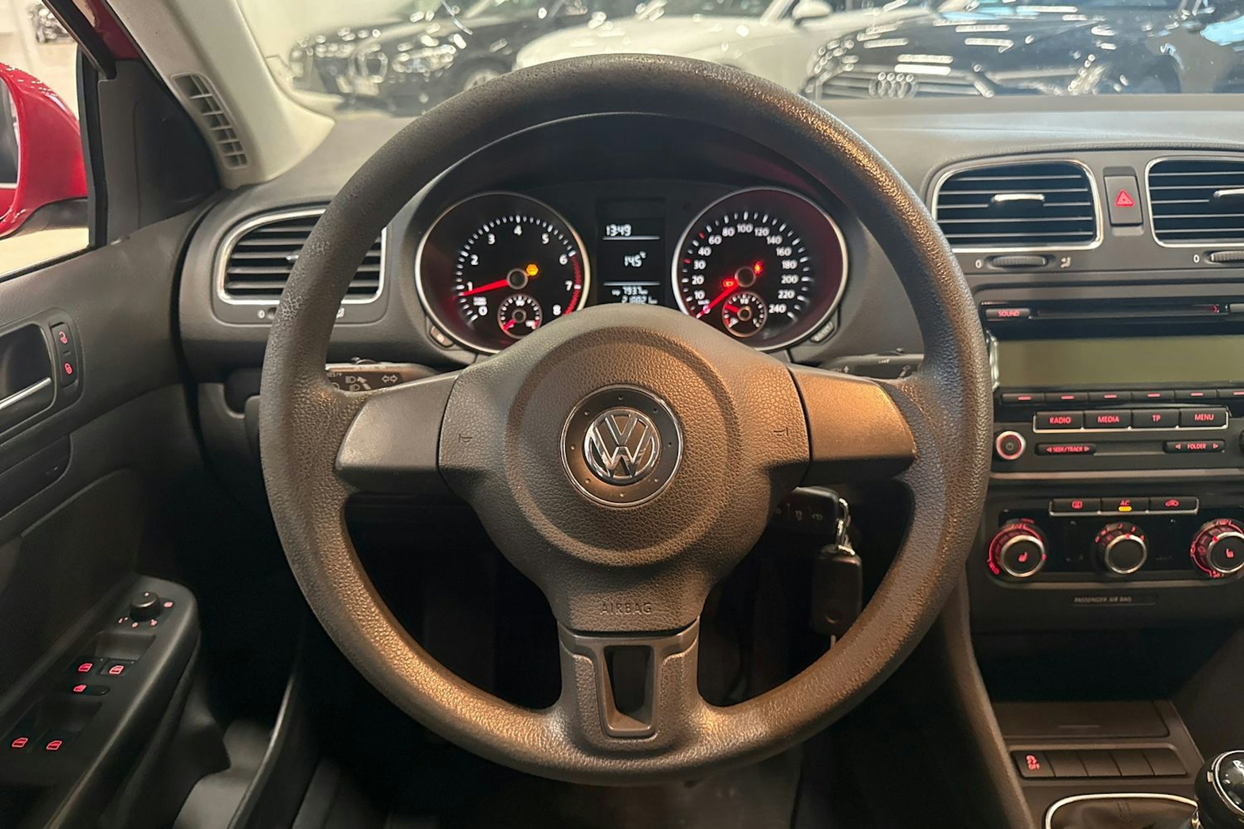 punainen Volkswagen Golf 2011 kuva 14.