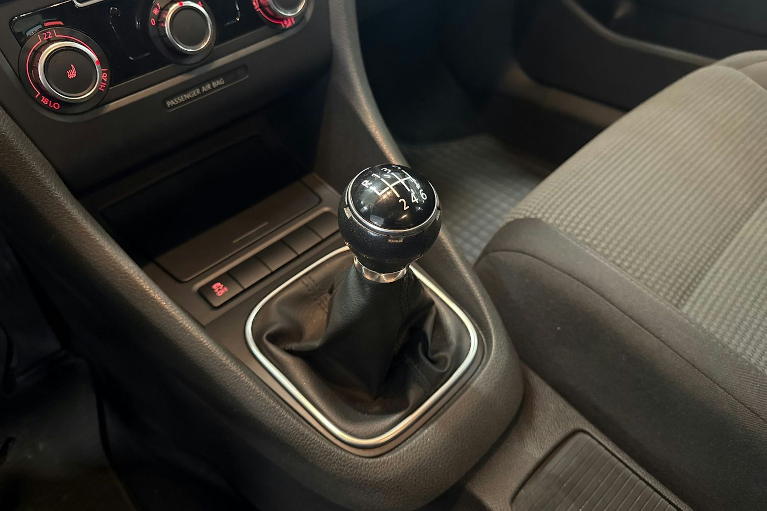 punainen Volkswagen Golf 2011 kuva 16.