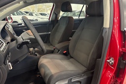 punainen Volkswagen Golf 2011 kuva 18.