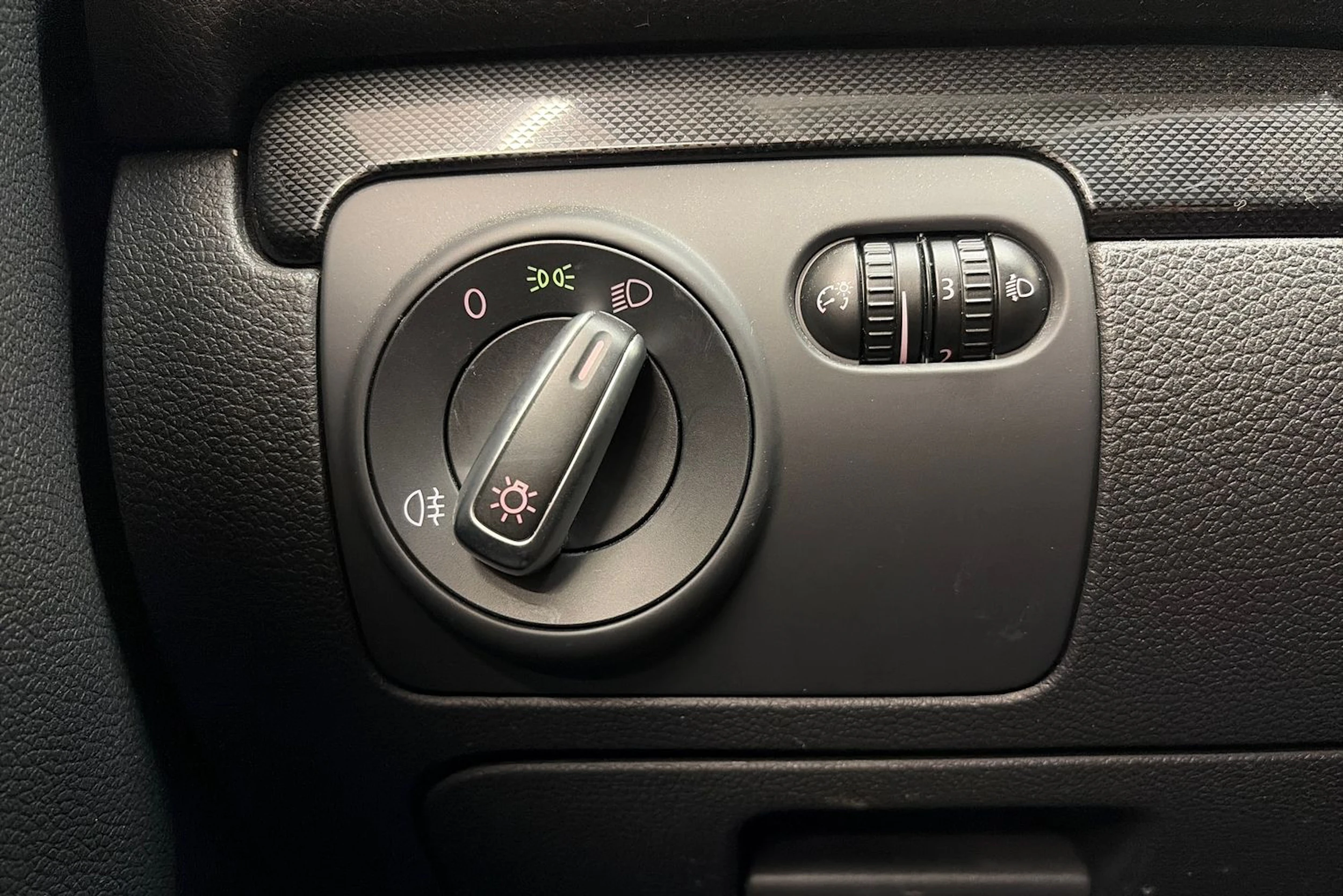 harmaa Volkswagen Golf 2011 kuva 22.