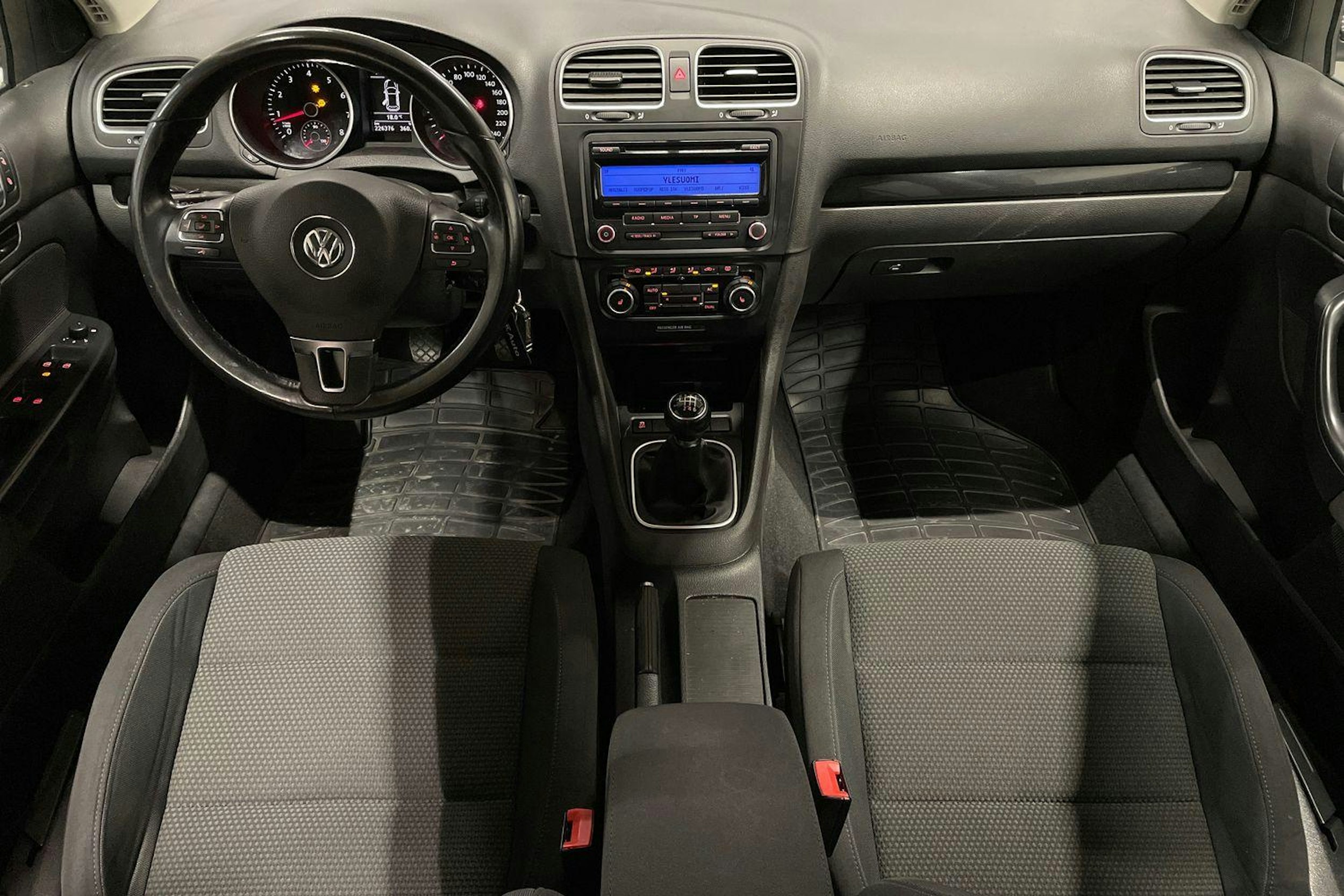 Musta Volkswagen GOLF 2011 kuva 9.