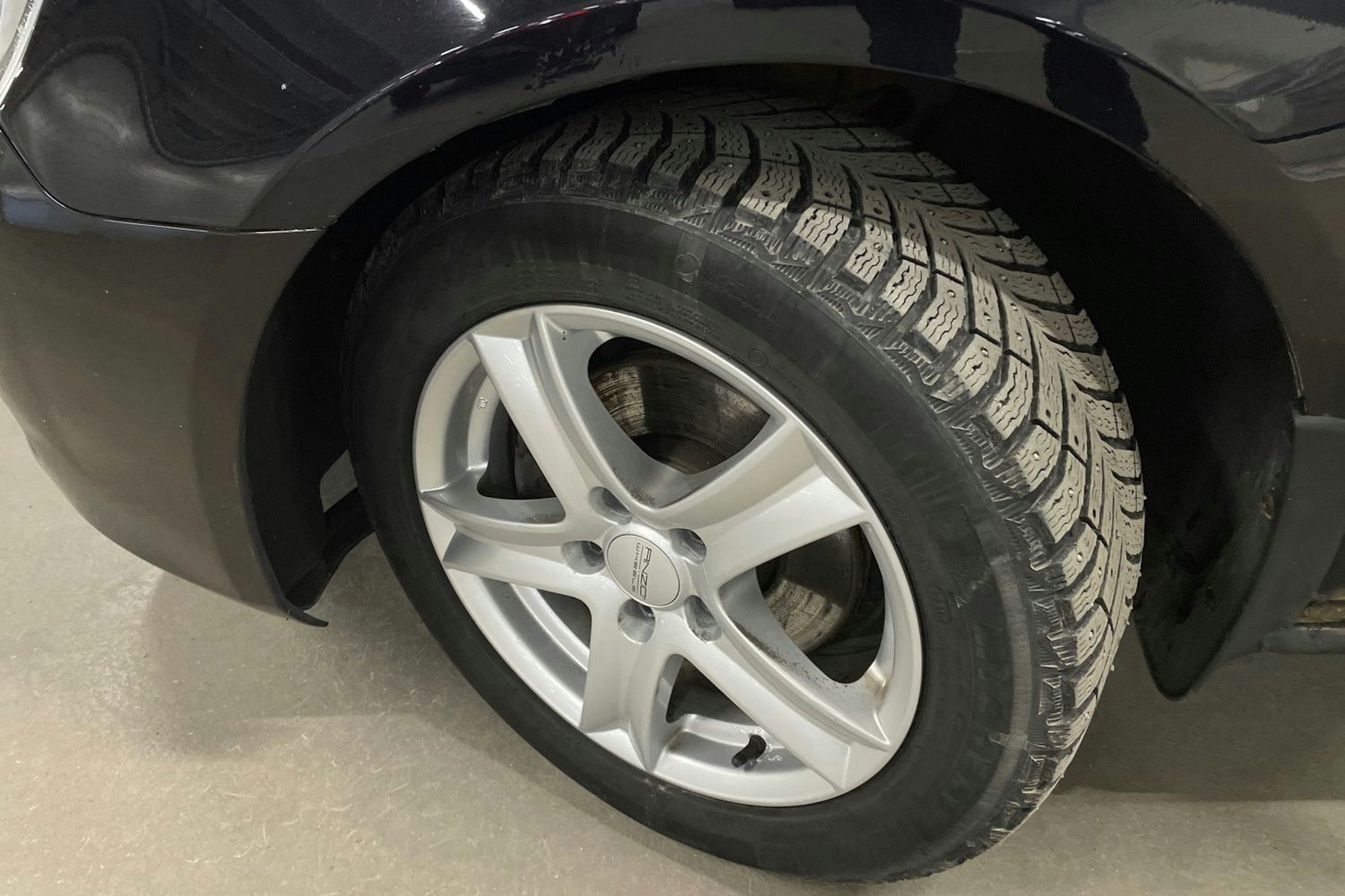 Musta Volkswagen GOLF 2011 kuva 13.