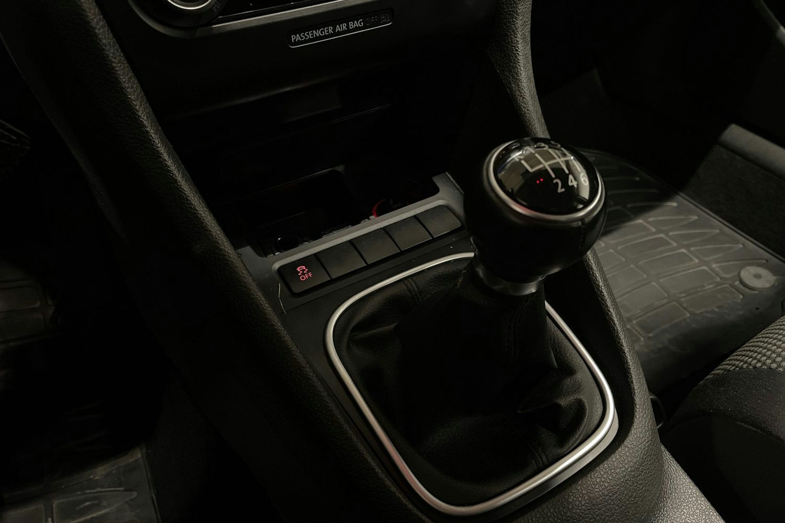 Musta Volkswagen GOLF 2011 kuva 18.