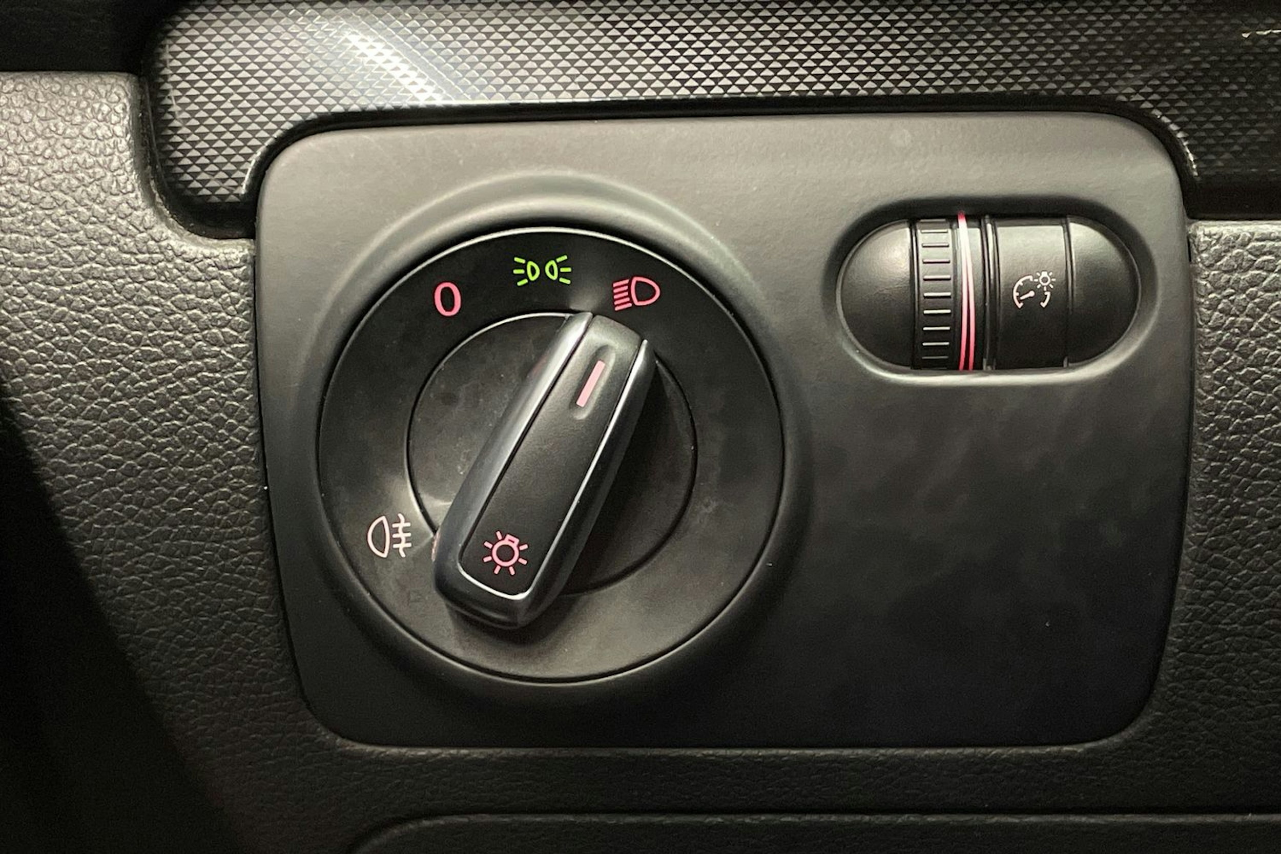 Musta Volkswagen GOLF 2011 kuva 19.