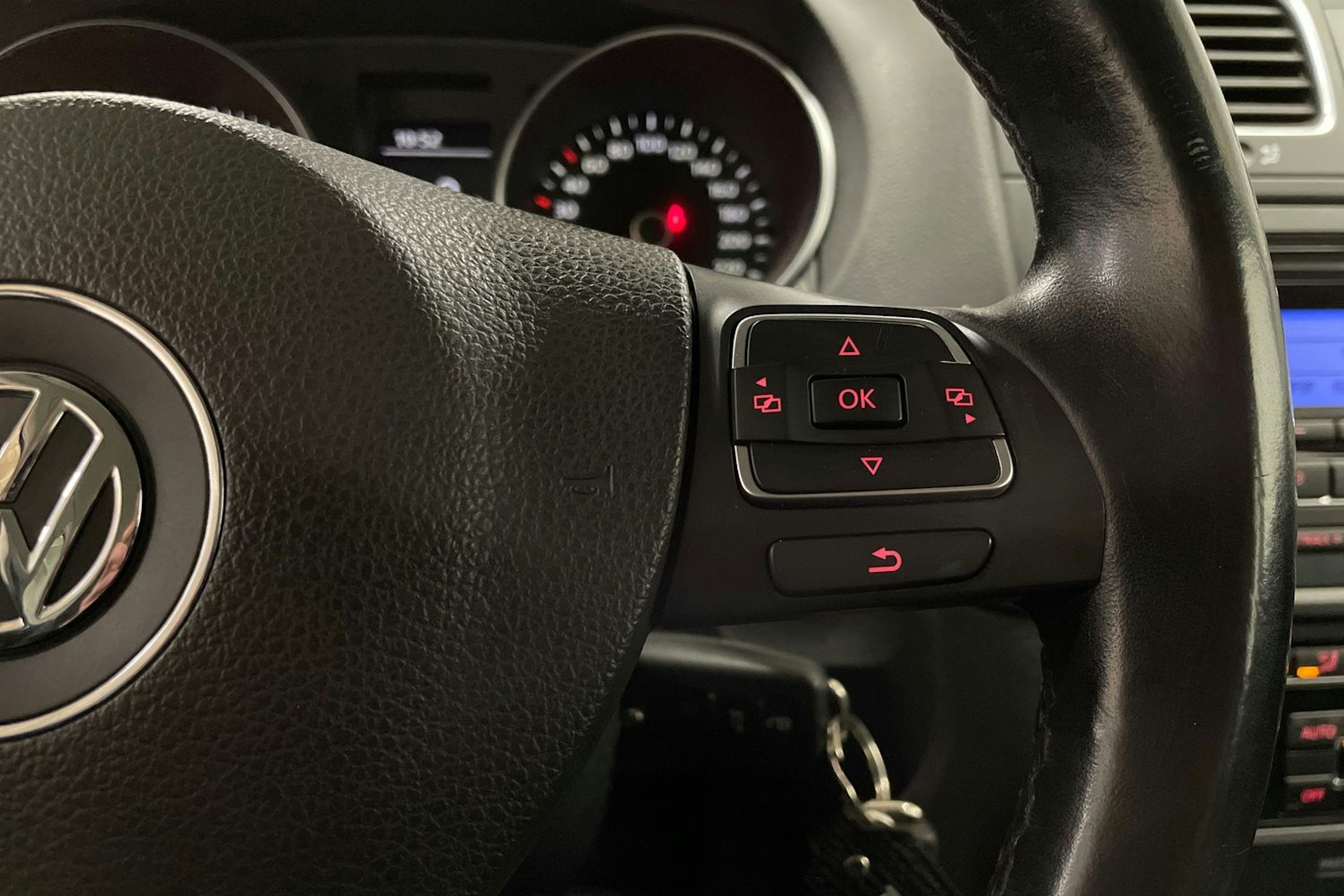 Musta Volkswagen GOLF 2011 kuva 21.