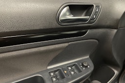 Musta Volkswagen GOLF 2011 kuva 22.