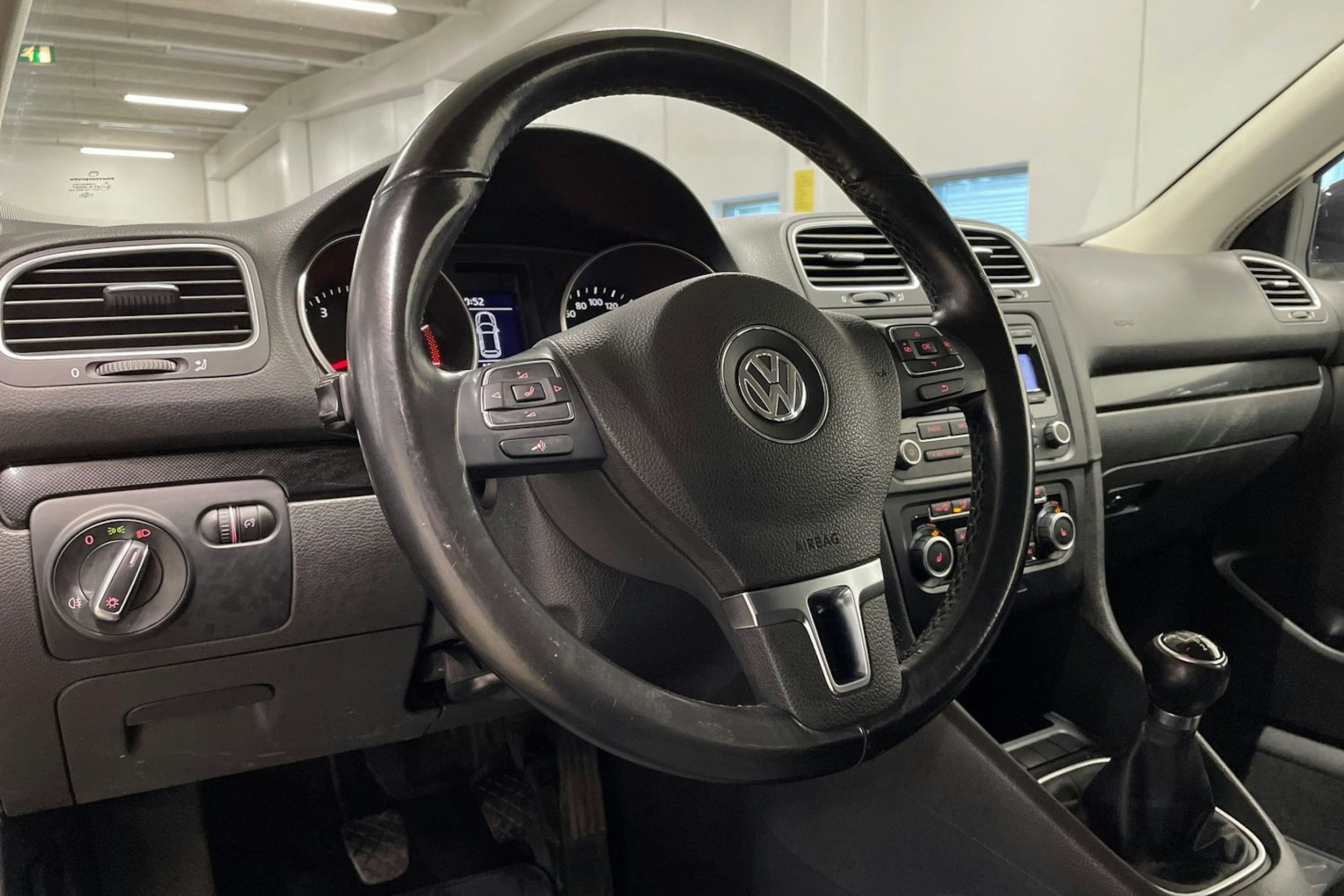 Musta Volkswagen GOLF 2011 kuva 23.