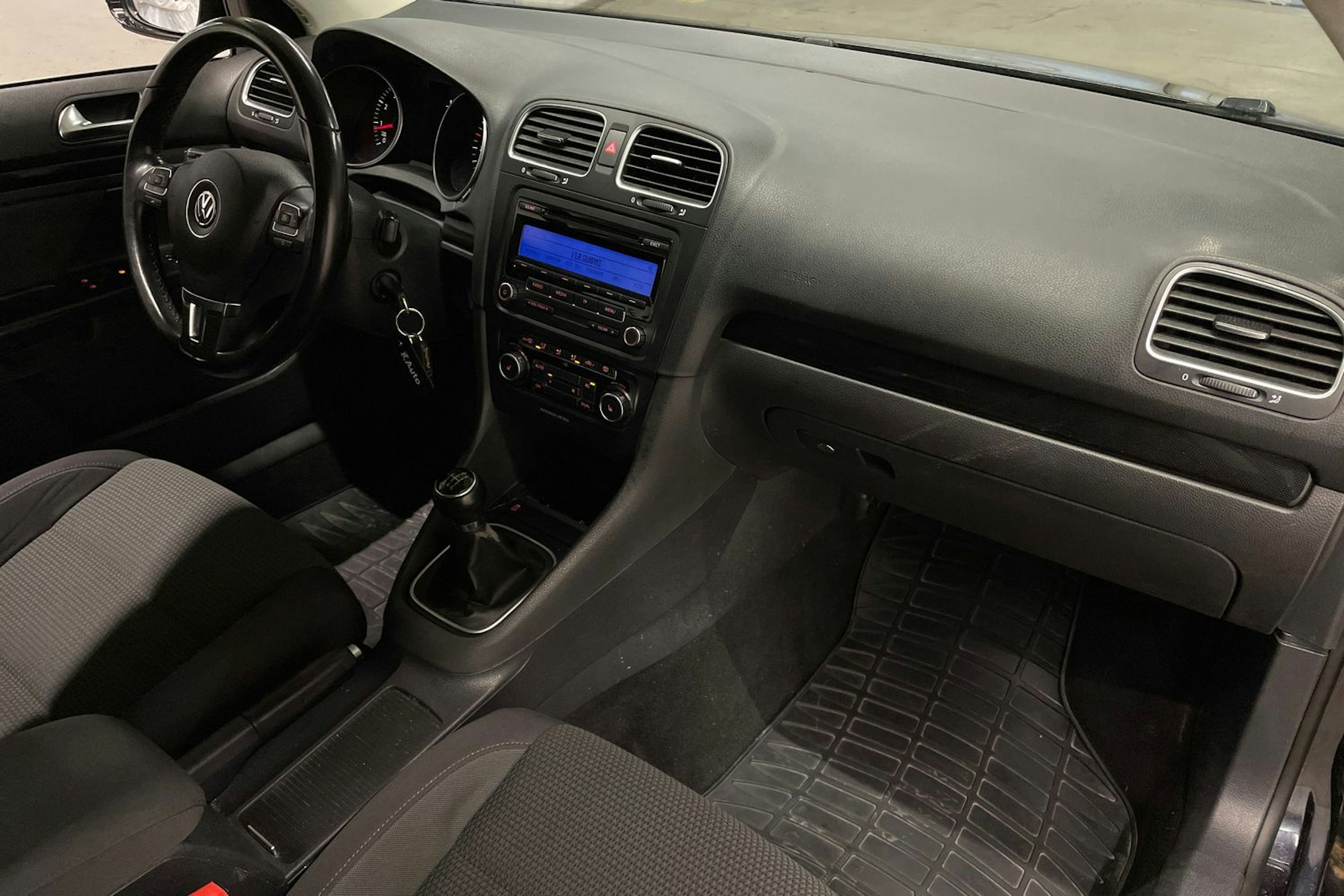 Musta Volkswagen GOLF 2011 kuva 25.