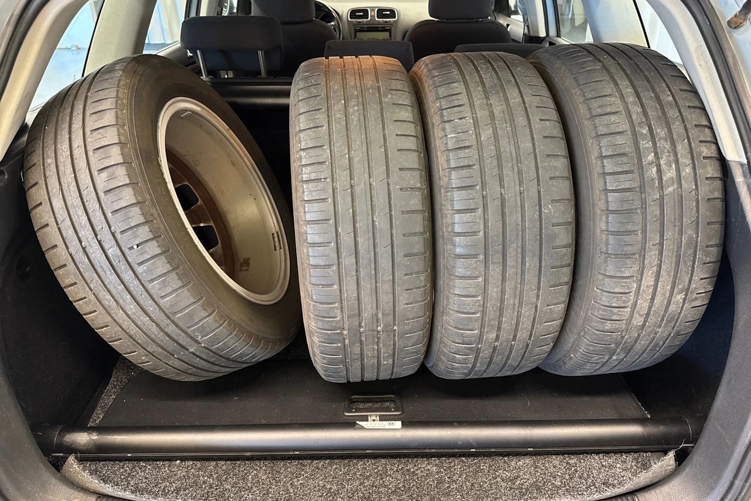 sininen Volkswagen Golf 2011 kuva 16.