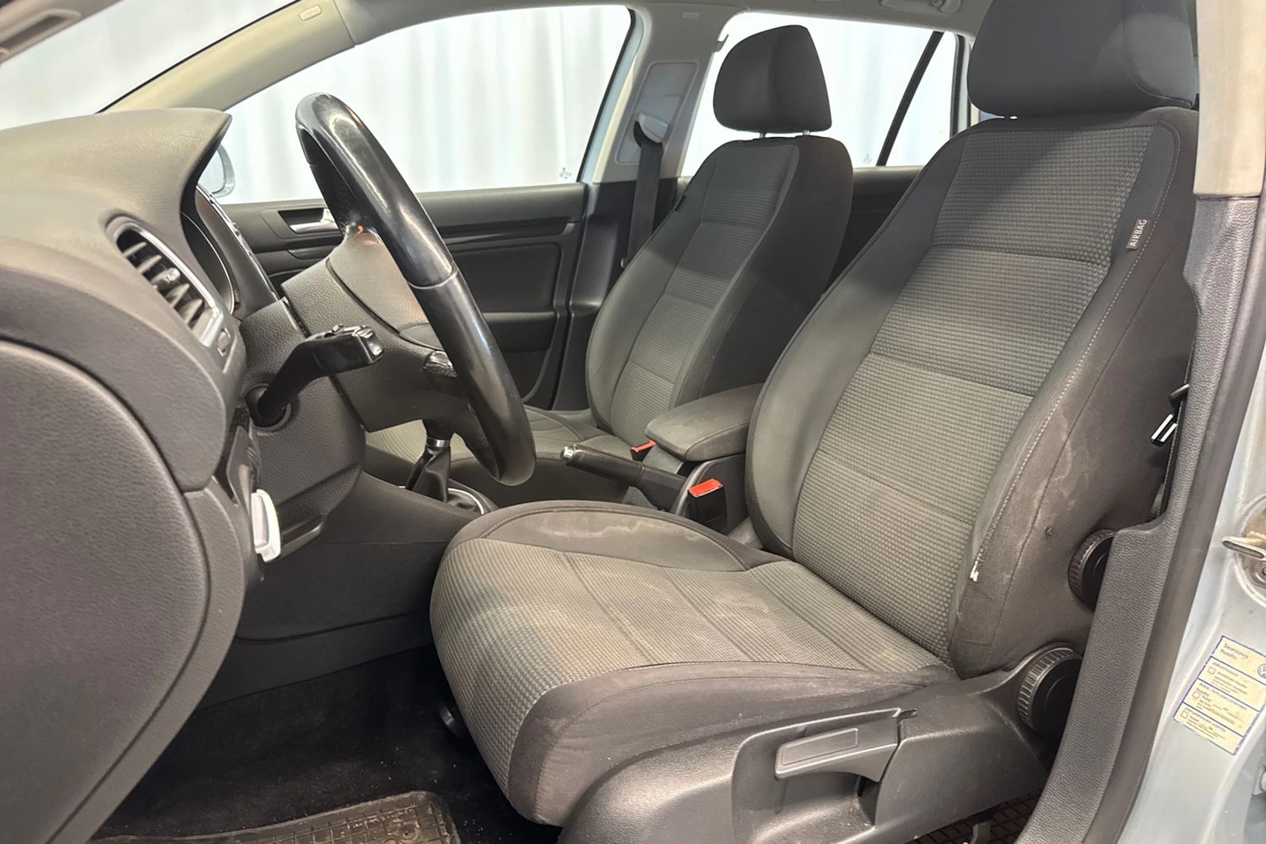 sininen Volkswagen Golf 2011 kuva 17.