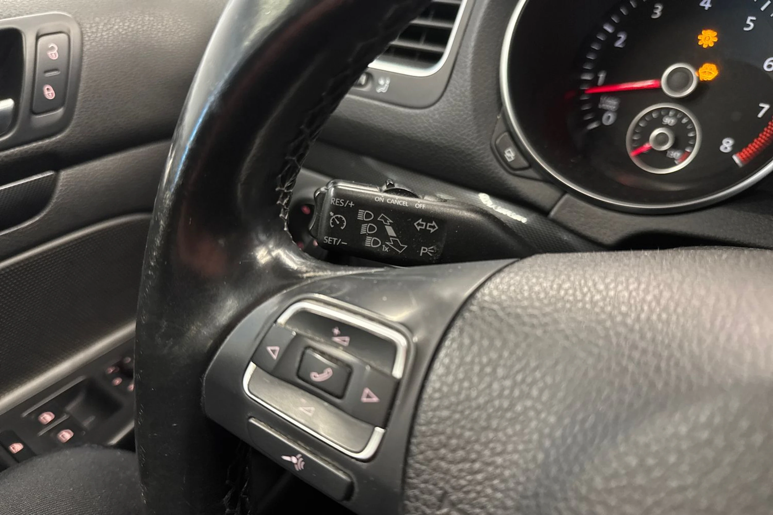 sininen Volkswagen Golf 2011 kuva 20.