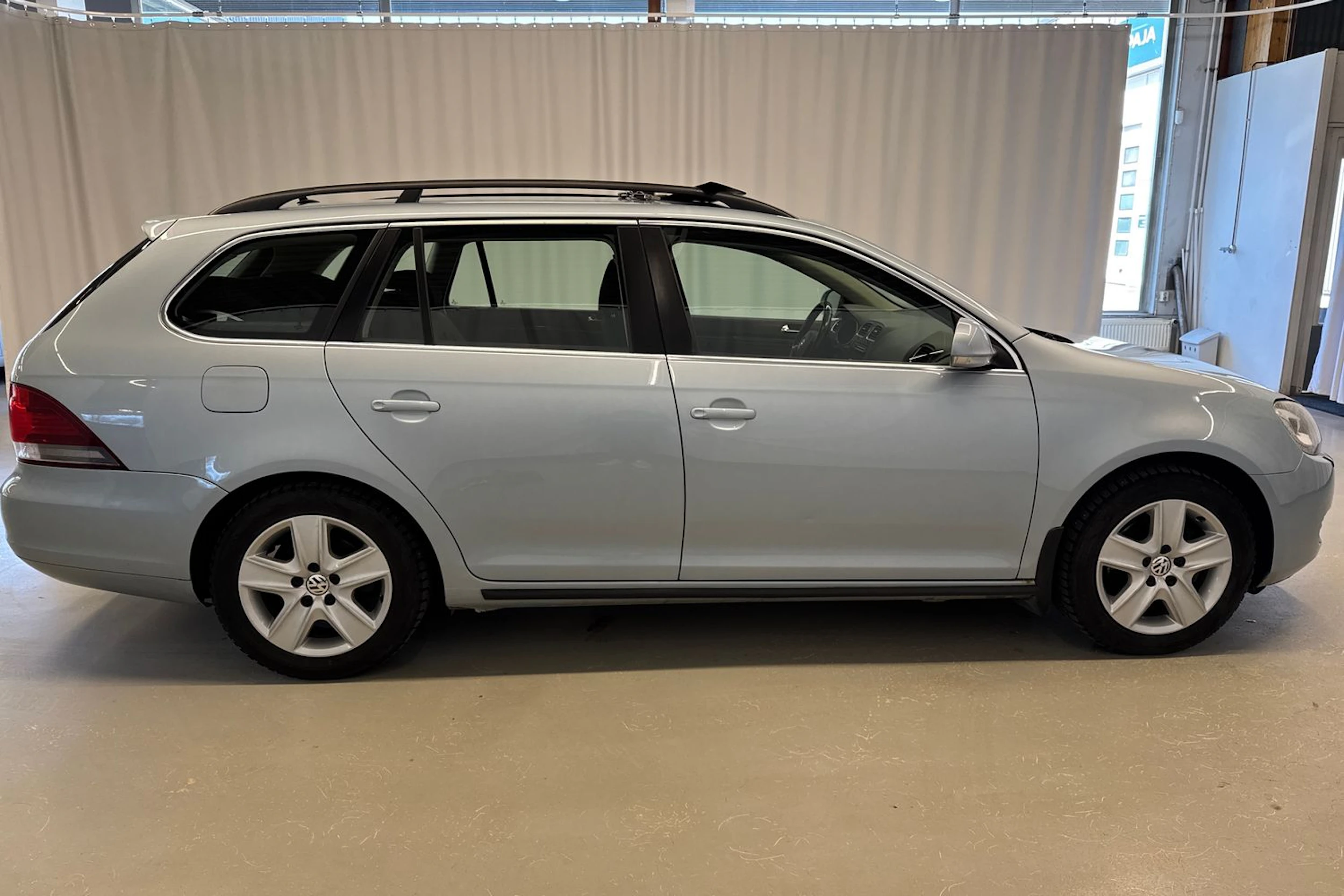 sininen Volkswagen Golf 2011 kuva 23.