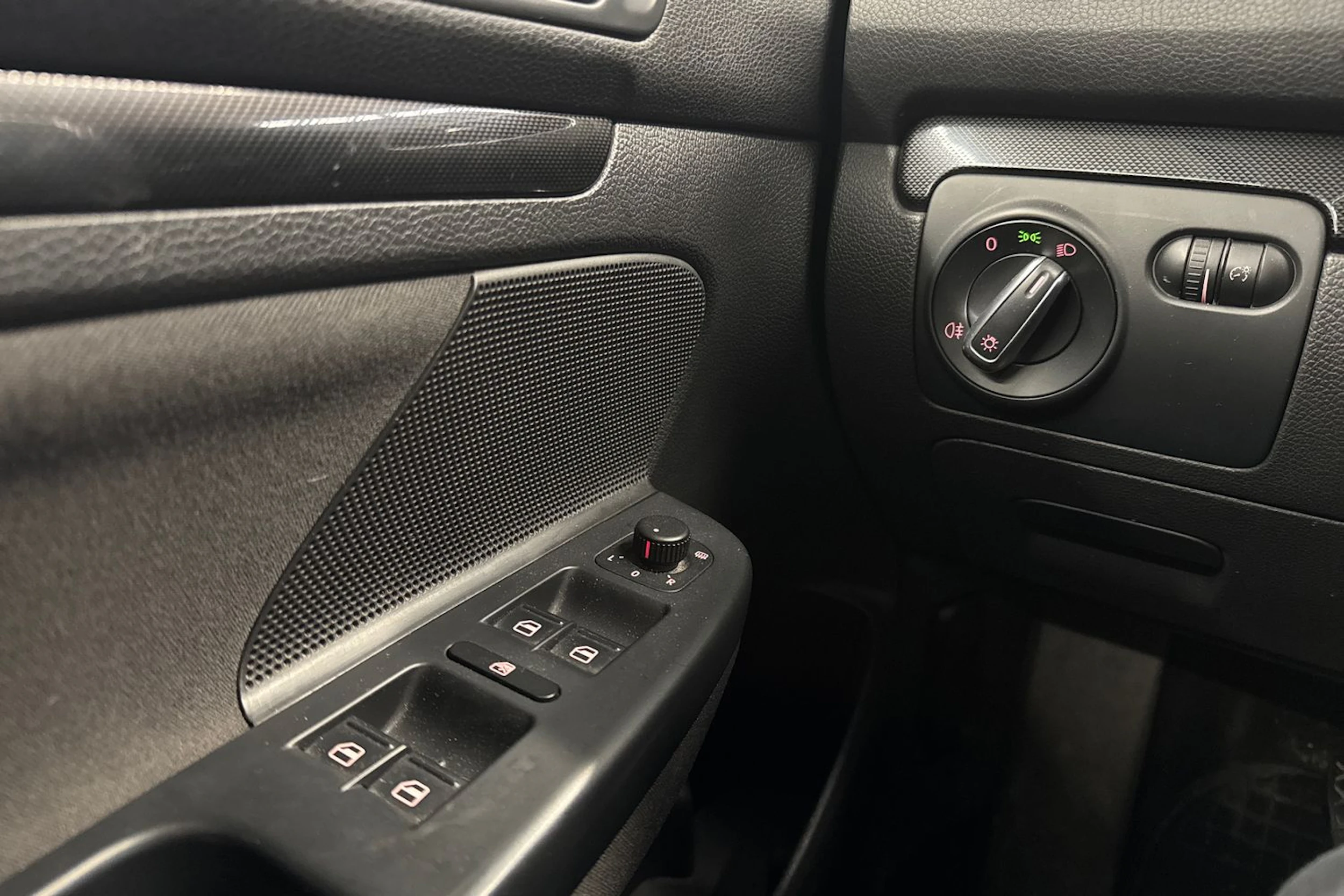 sininen Volkswagen Golf 2011 kuva 39.