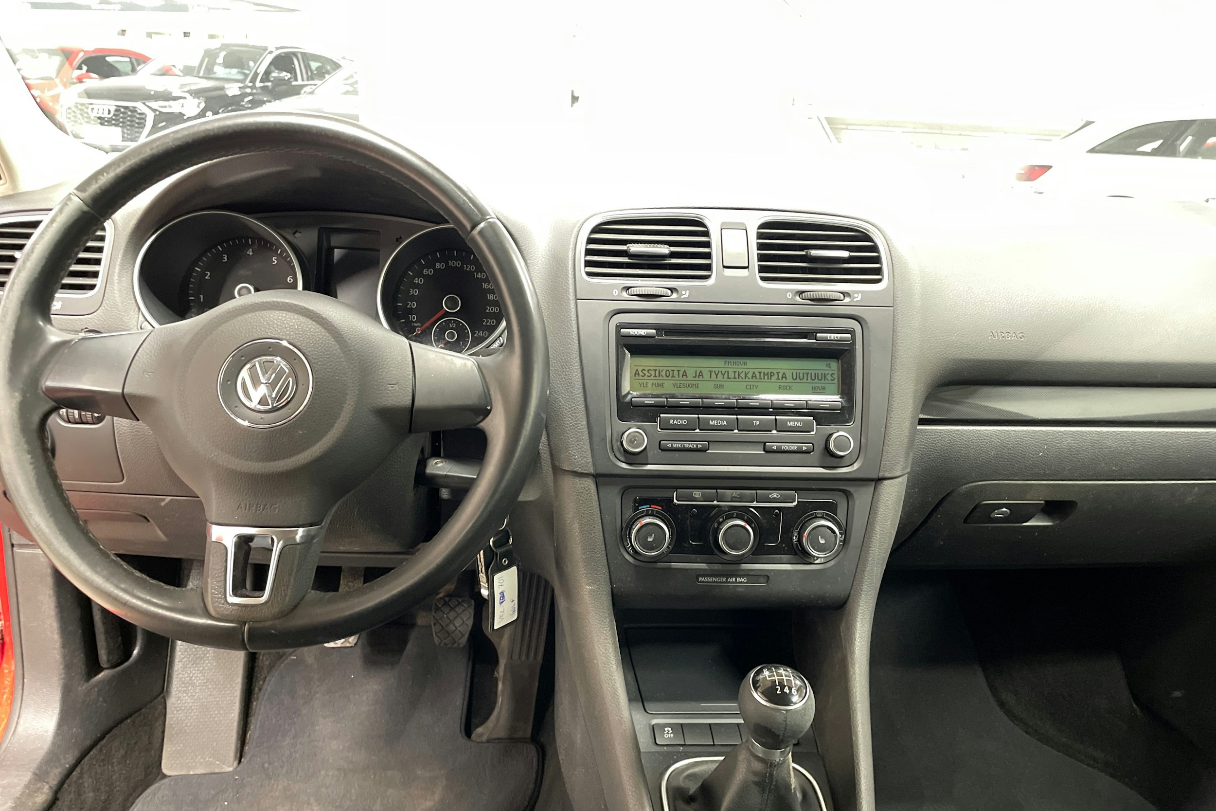 punainen Volkswagen Golf 2011 kuva 7.