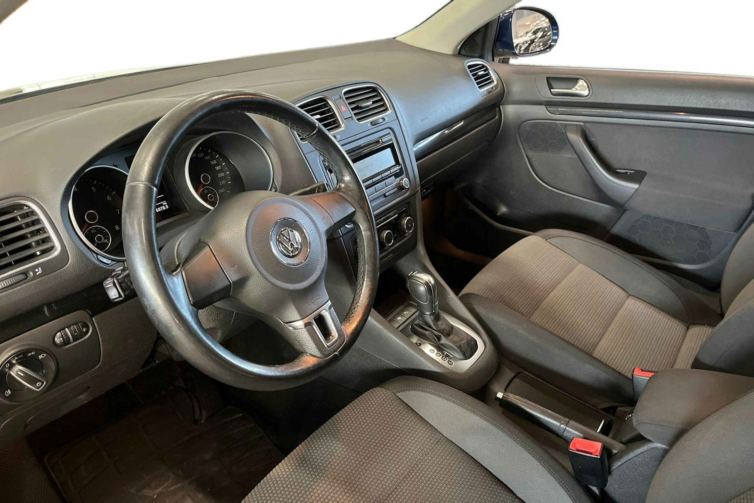 sininen Volkswagen Golf 2011 kuva 7.