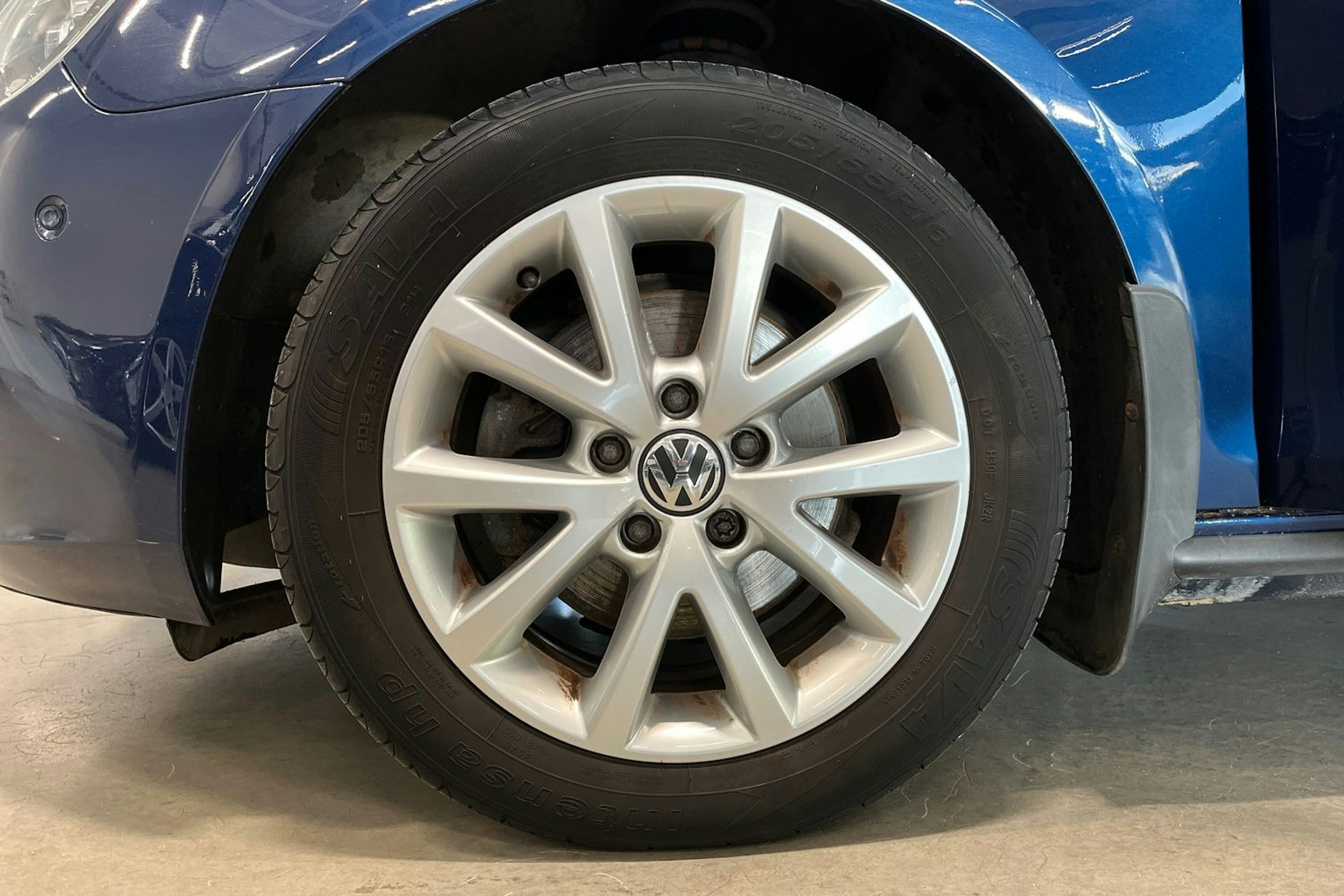 sininen Volkswagen Golf 2011 kuva 11.