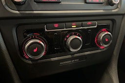 sininen Volkswagen Golf 2011 kuva 20.